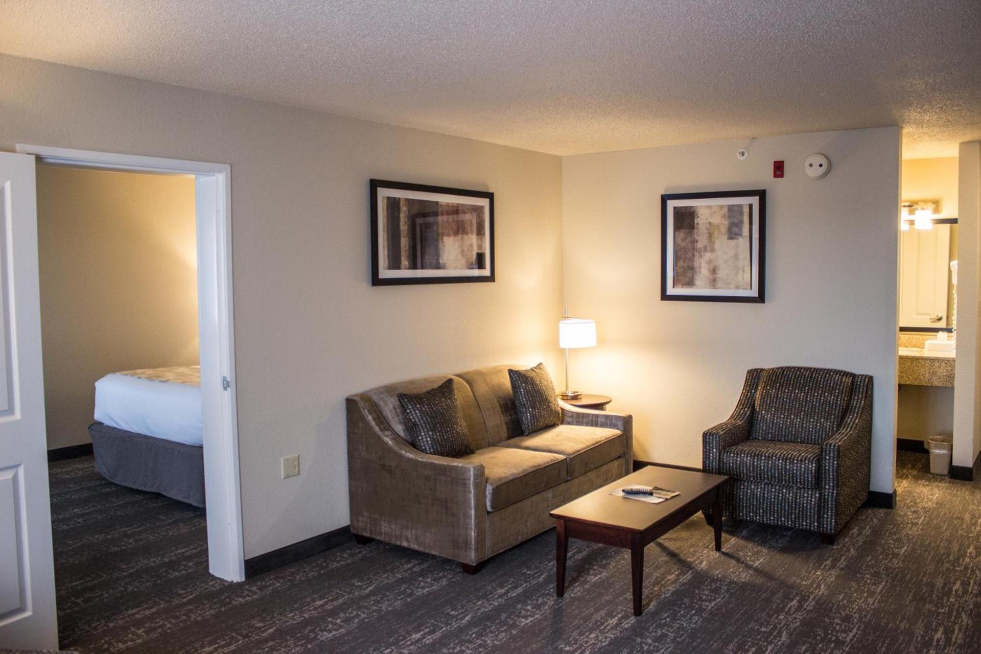 Cobblestone Suites - Oshkosh photo 43