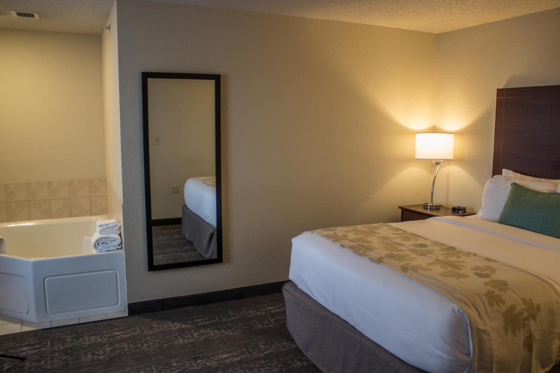 Cobblestone Suites - Oshkosh photo 42