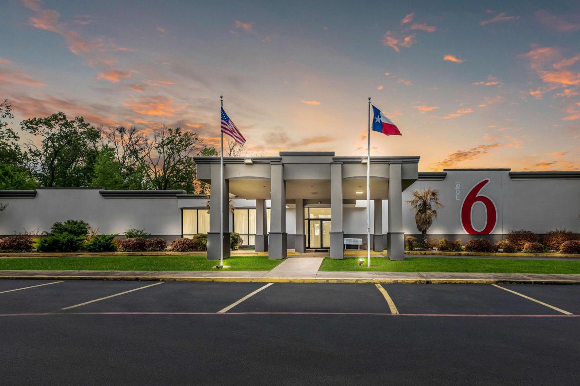 Motel 6-Henderson, TX photo 2