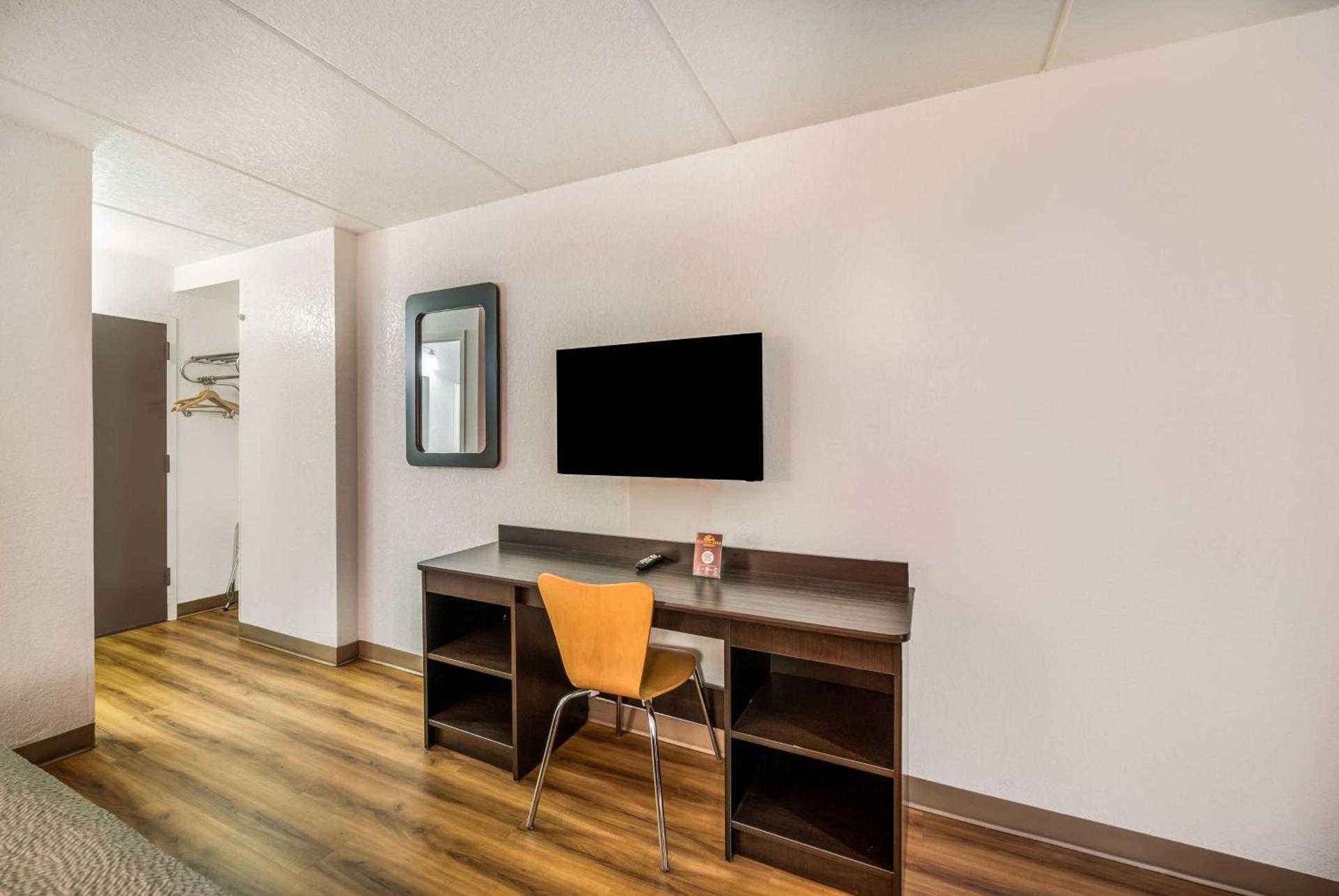 Motel 6-Henderson, TX photo 10