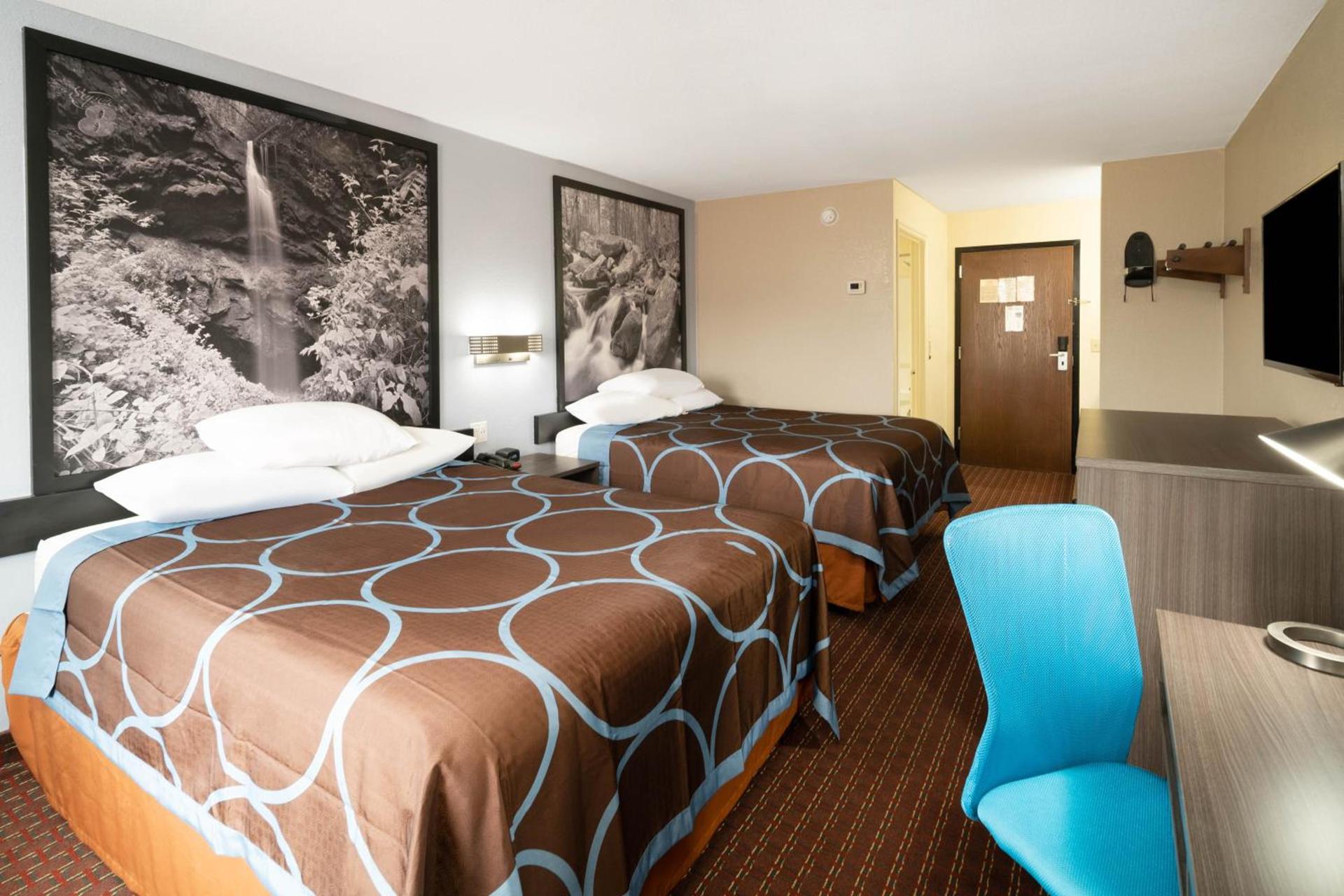 Super 8 by Wyndham Cleveland photo 36