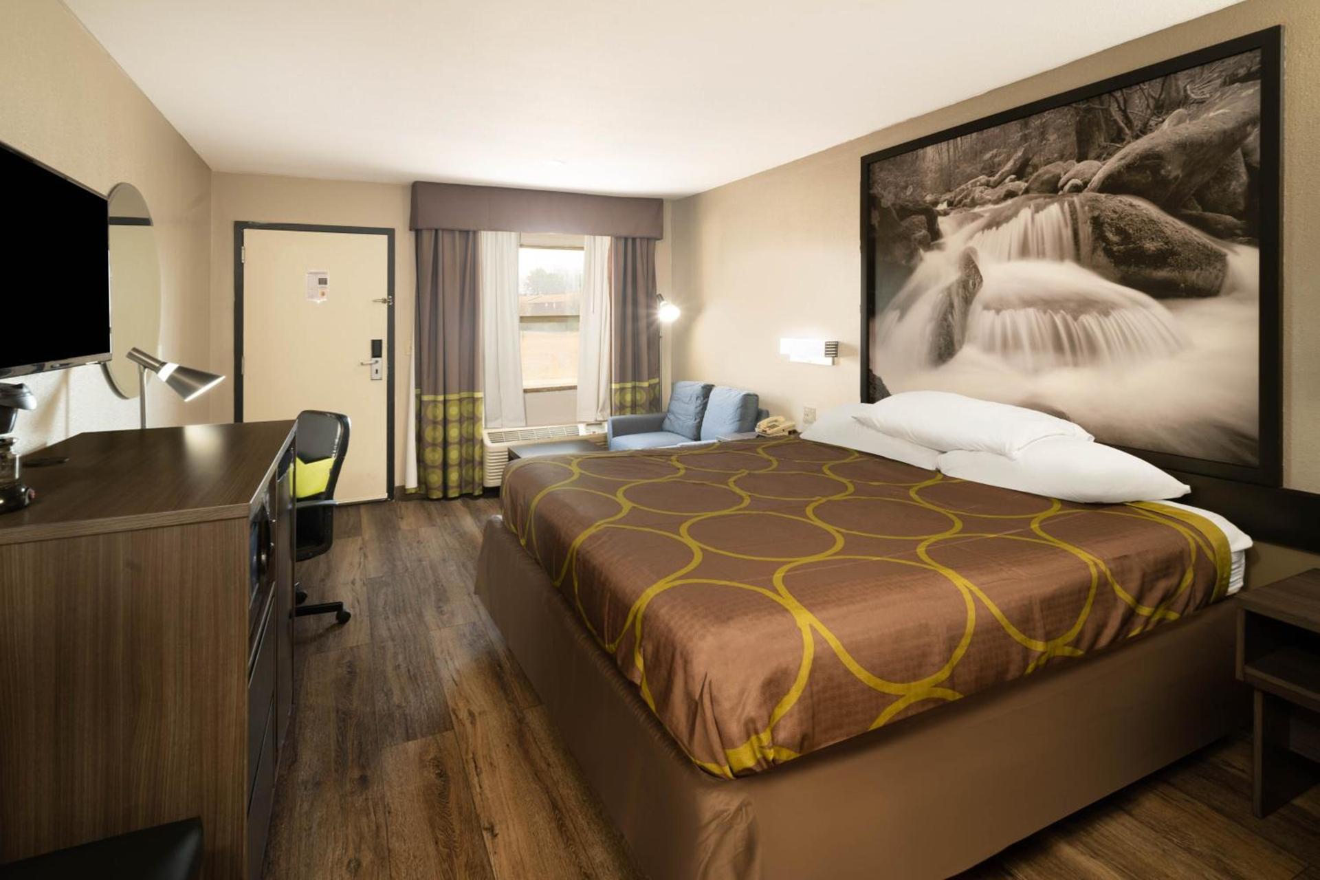 Super 8 by Wyndham Cleveland photo 38