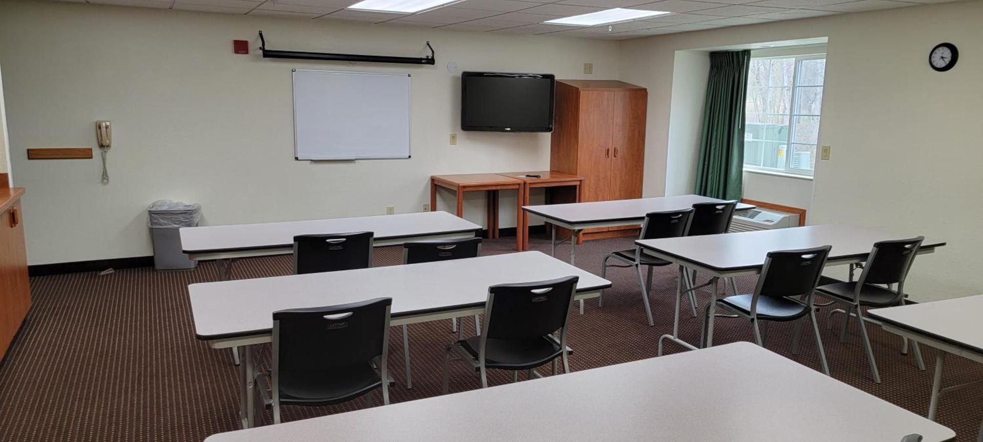 Microtel Inn & Suites by Wyndham Rice Lake photo 29