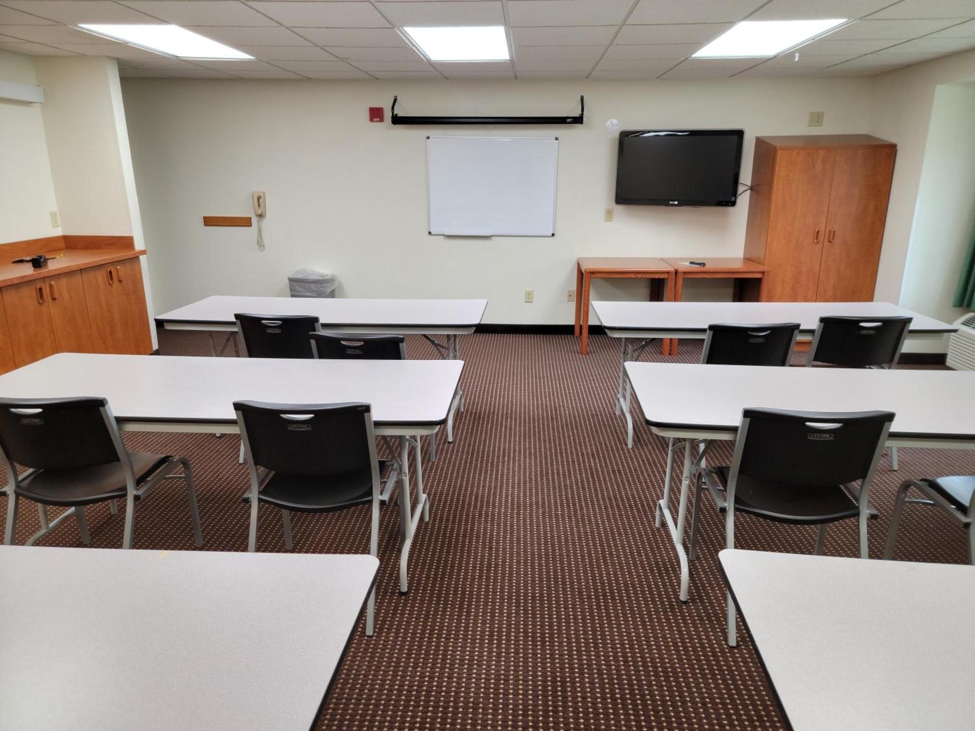 Microtel Inn & Suites by Wyndham Rice Lake photo 31