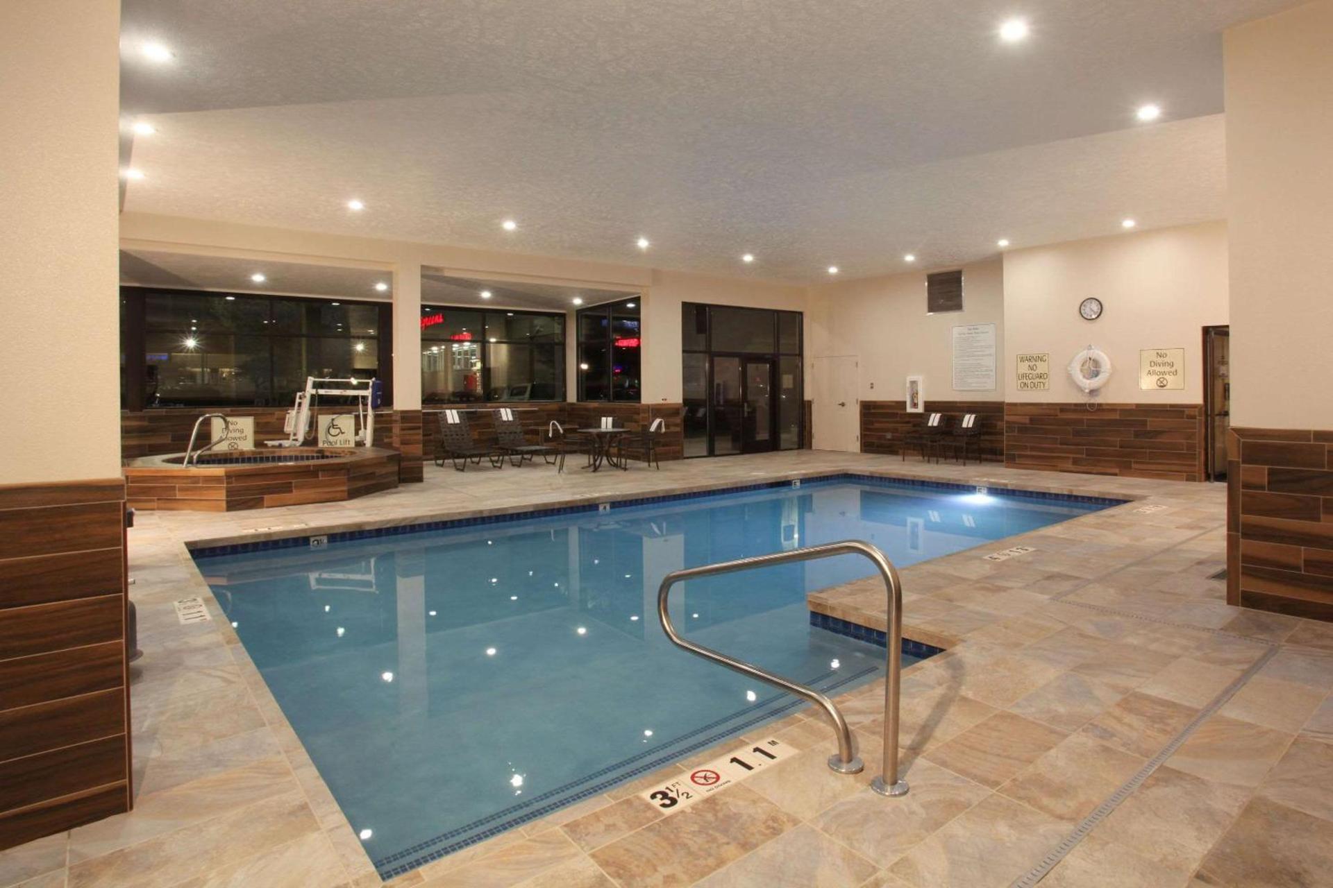 Quality Inn Oakwood photo 19