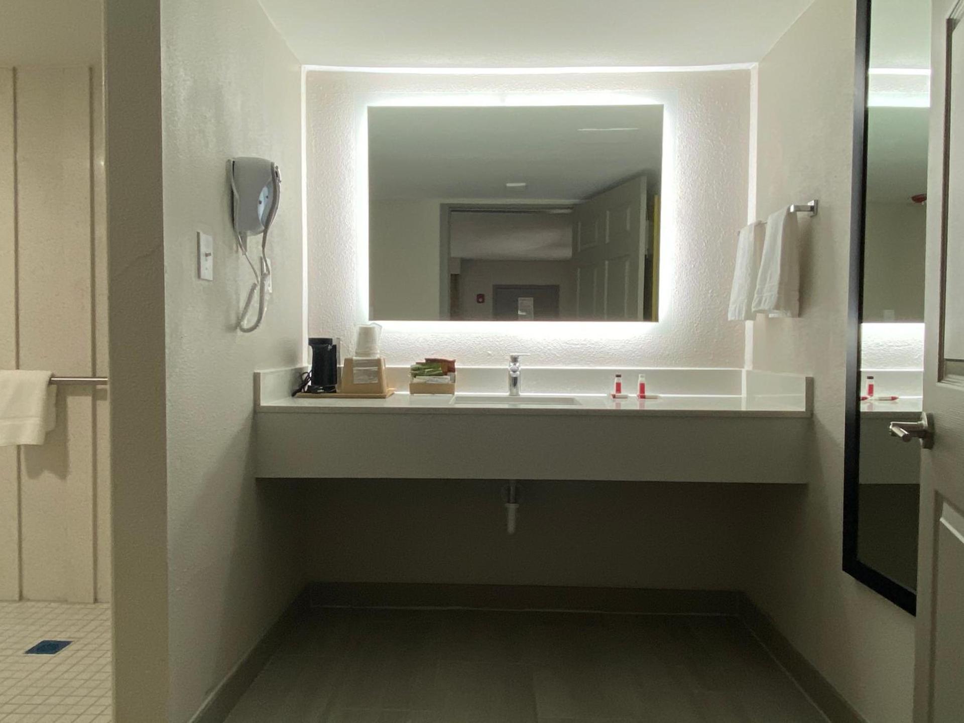 HomeLodge Newnan photo 5