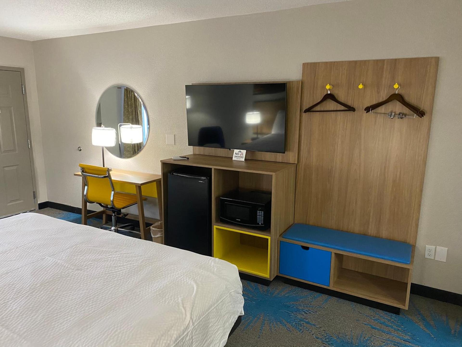 HomeLodge Newnan photo 16