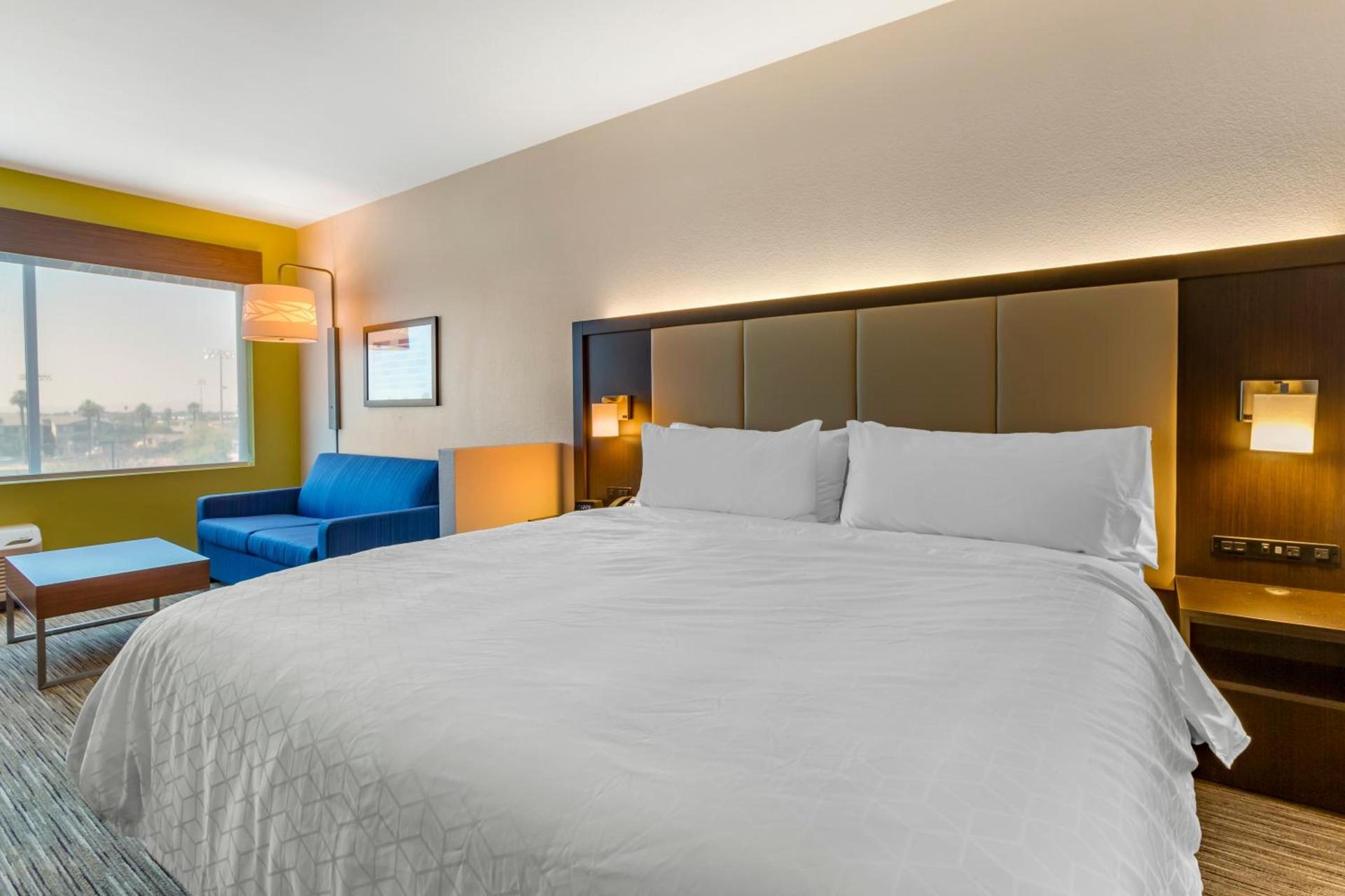 Holiday Inn Express & Suites - Phoenix Dwtn - State Capitol by IHG photo 36