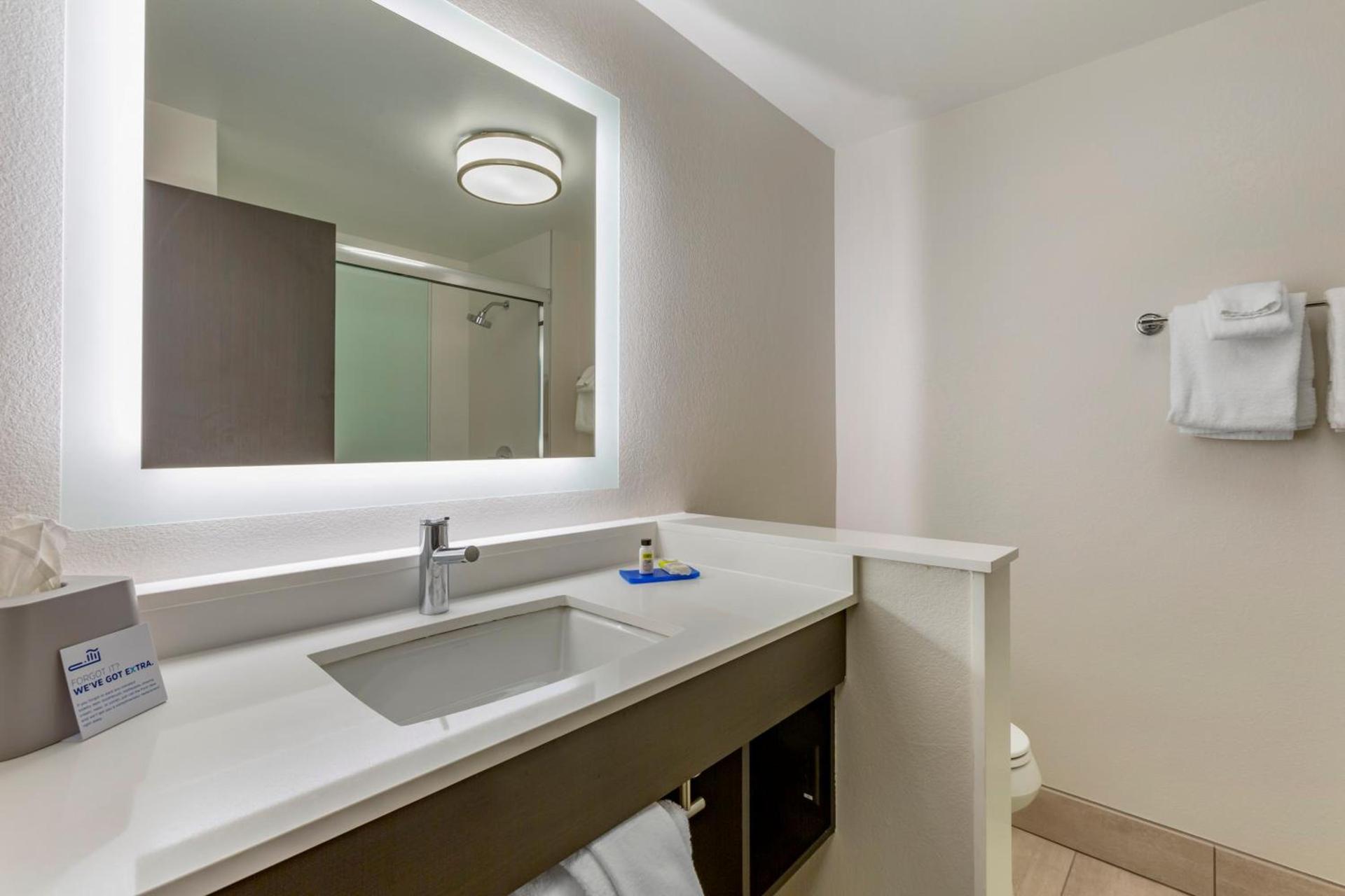 Holiday Inn Express & Suites - Phoenix Dwtn - State Capitol by IHG photo 32