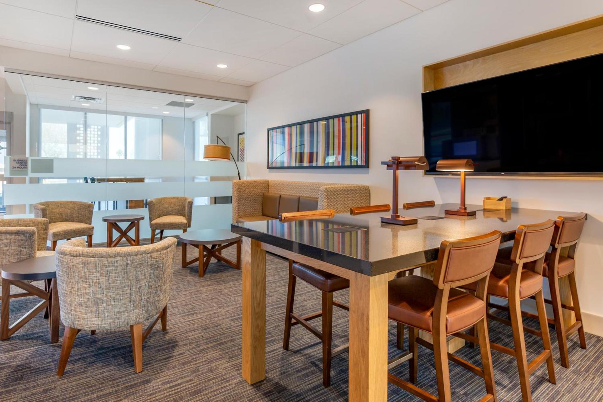 Holiday Inn Express & Suites - Phoenix Dwtn - State Capitol by IHG photo 3