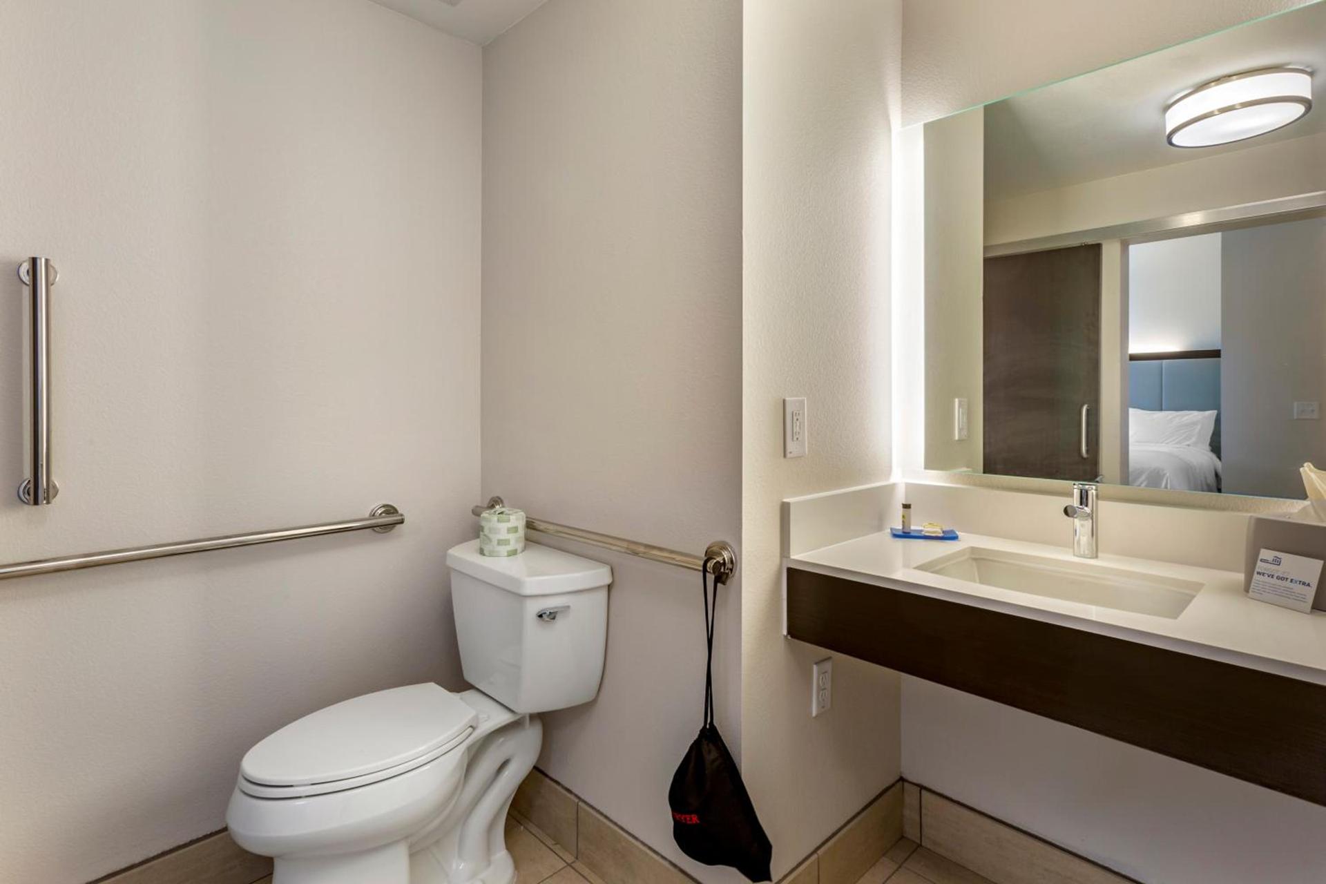 Holiday Inn Express & Suites - Phoenix Dwtn - State Capitol by IHG photo 25
