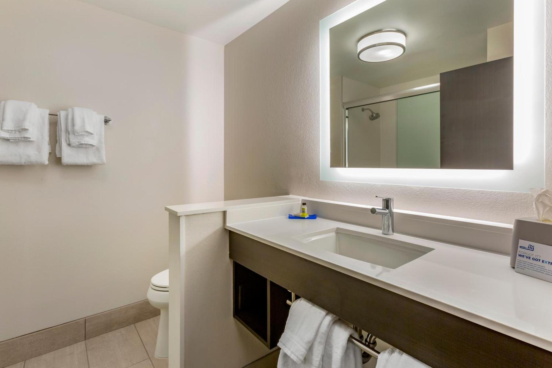 Holiday Inn Express & Suites - Phoenix Dwtn - State Capitol by IHG photo 24