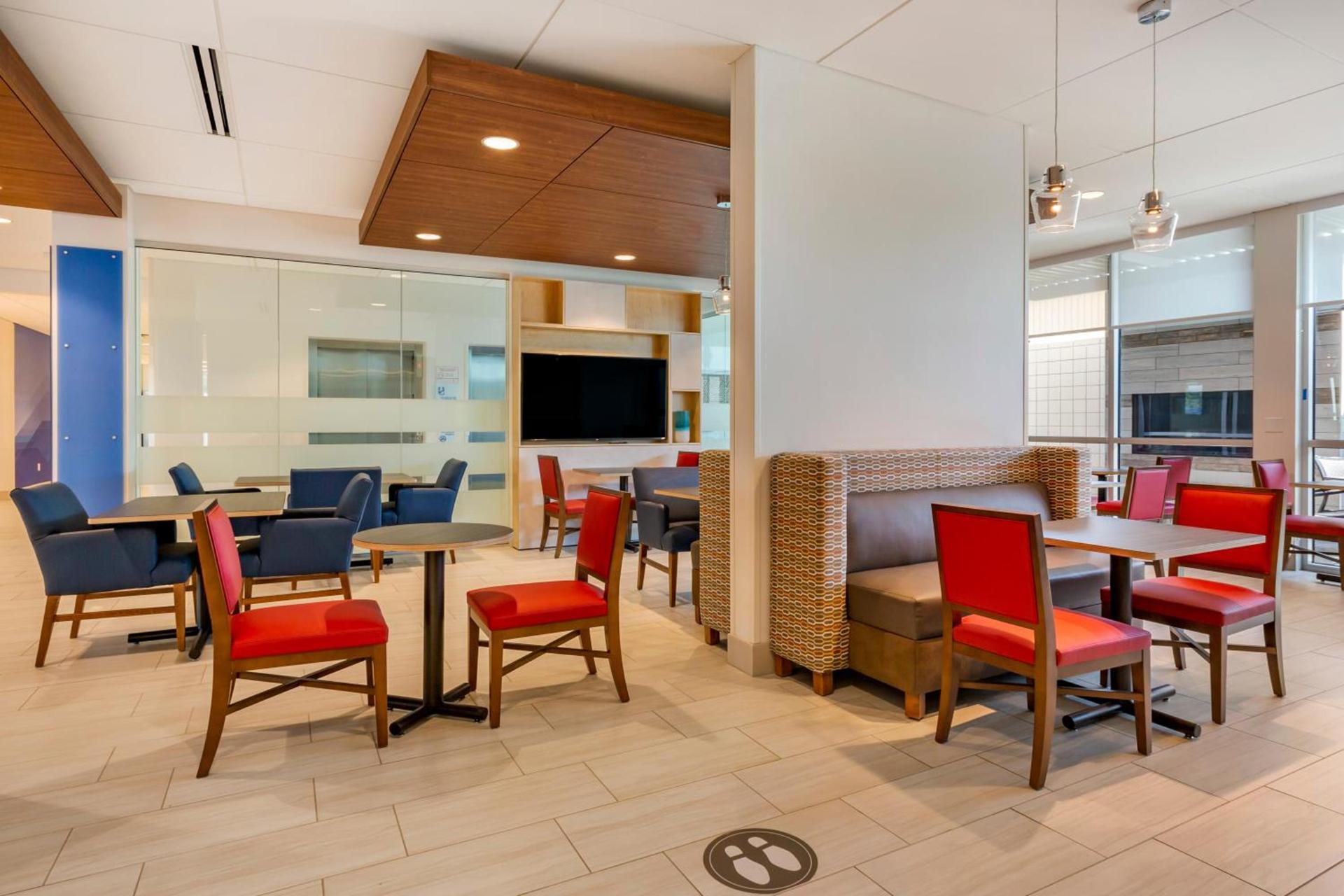 Holiday Inn Express & Suites - Phoenix Dwtn - State Capitol by IHG photo 6