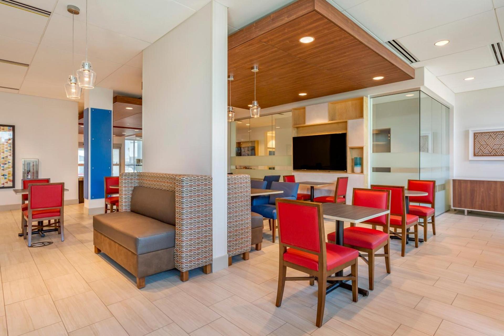 Holiday Inn Express & Suites - Phoenix Dwtn - State Capitol by IHG photo 5