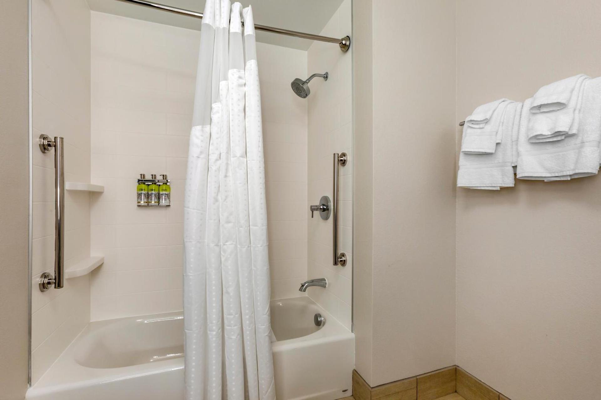 Holiday Inn Express & Suites - Phoenix Dwtn - State Capitol by IHG photo 11