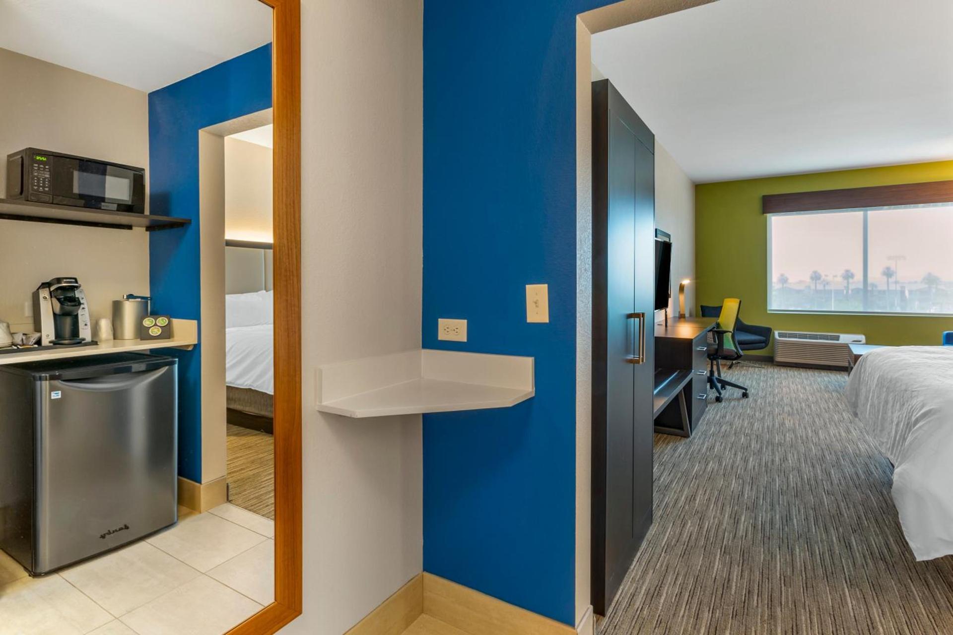 Holiday Inn Express & Suites - Phoenix Dwtn - State Capitol by IHG photo 14