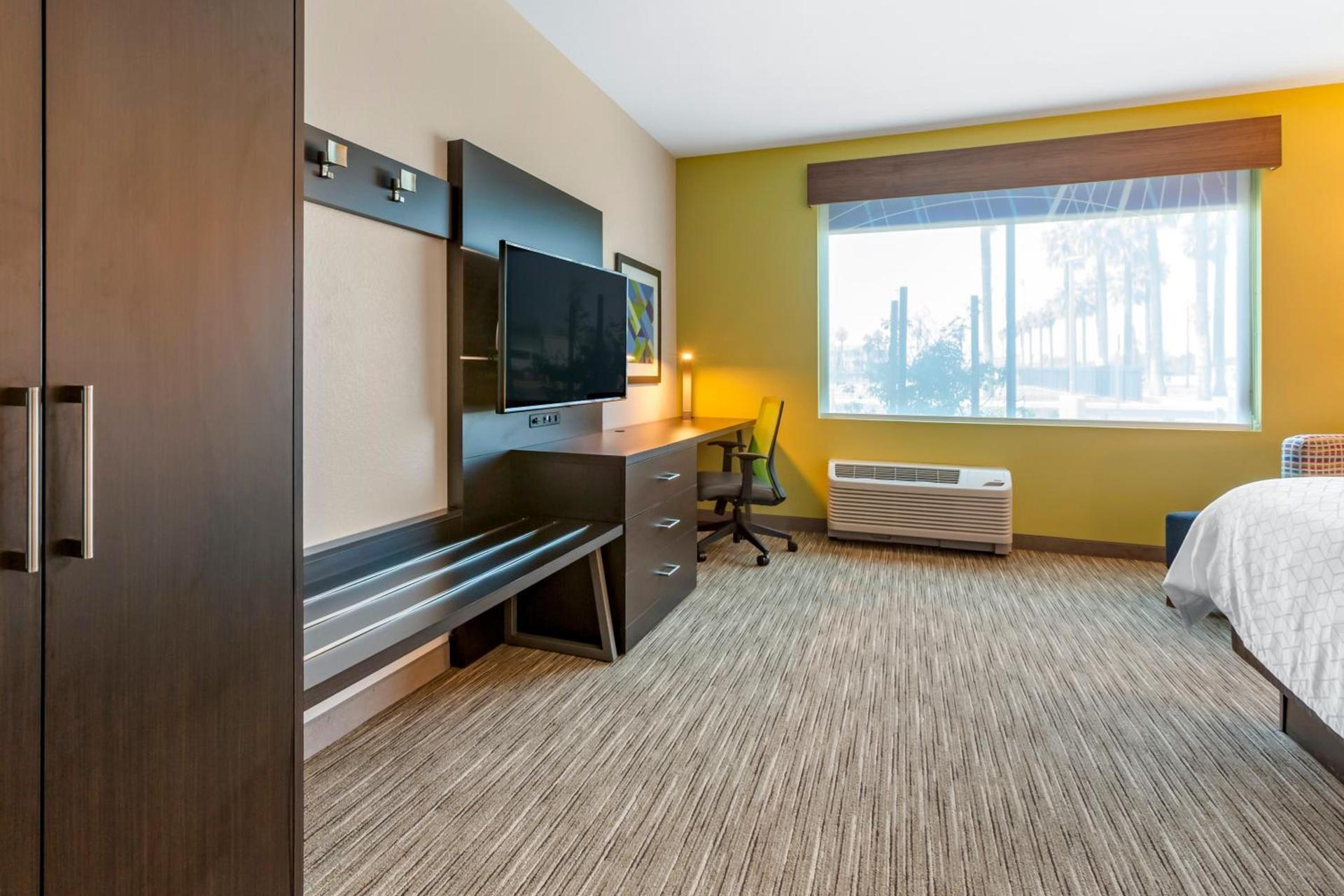 Holiday Inn Express & Suites - Phoenix Dwtn - State Capitol by IHG photo 21