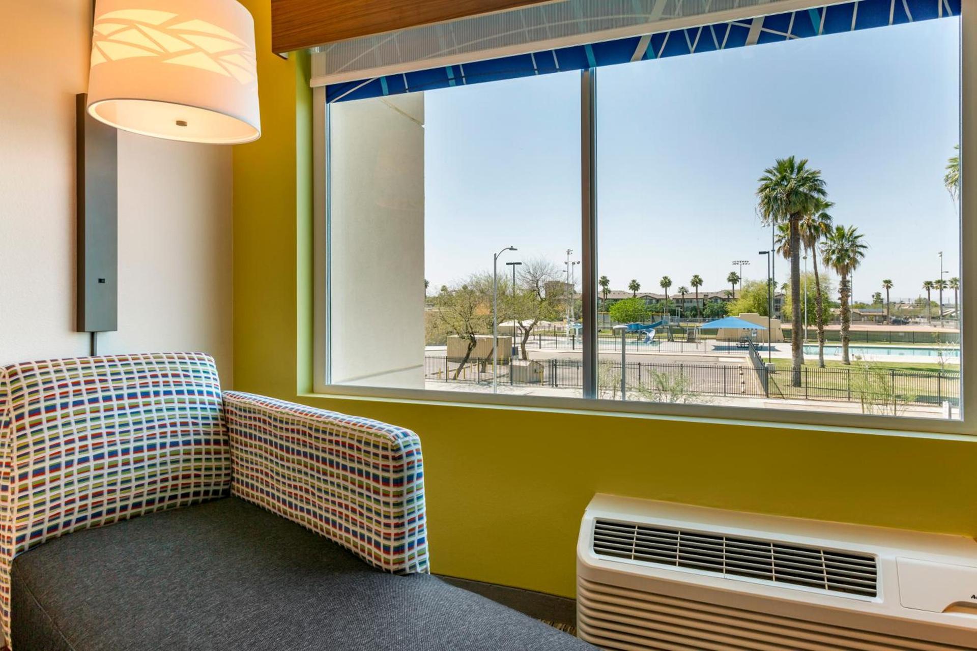 Holiday Inn Express & Suites - Phoenix Dwtn - State Capitol by IHG photo 29