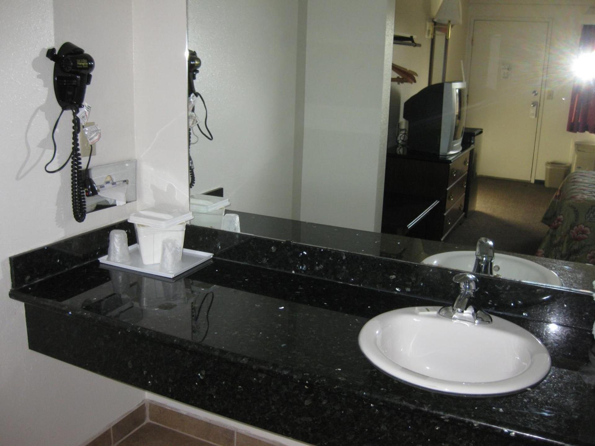 Sunrise Inn photo 42