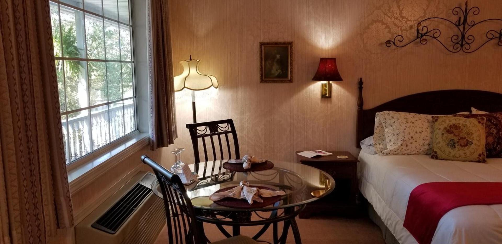 Evening Shade Inn photo 65