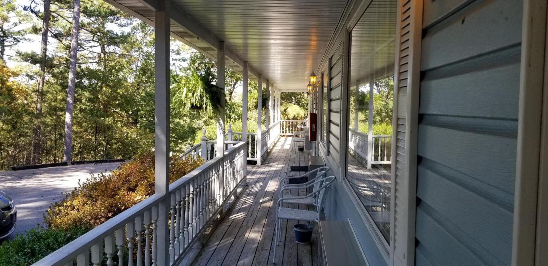 Evening Shade Inn photo 67