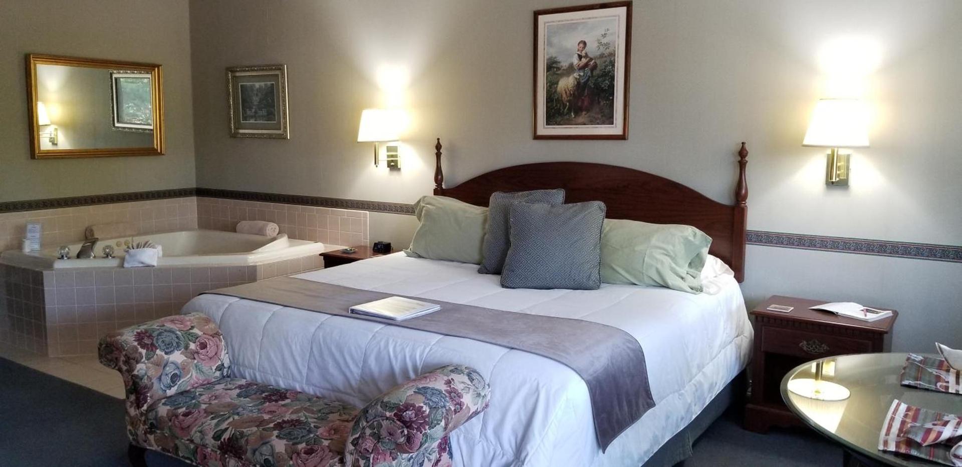 Evening Shade Inn photo 80