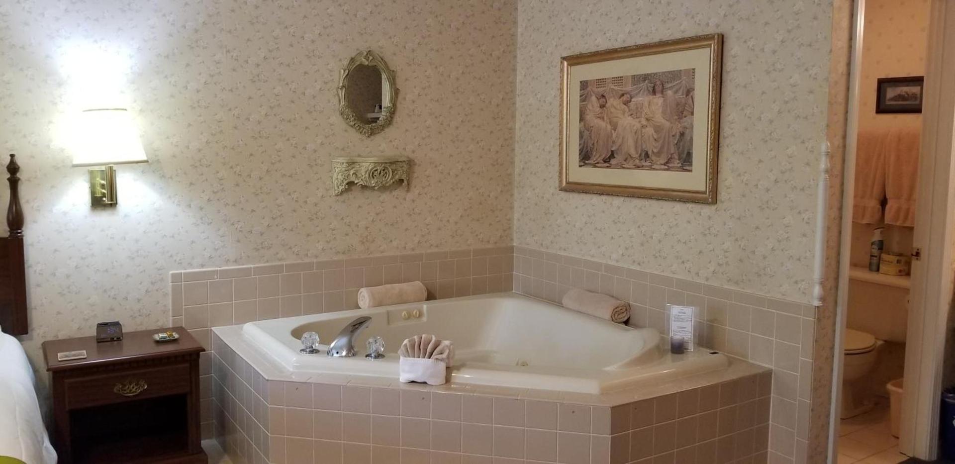 Evening Shade Inn photo 98