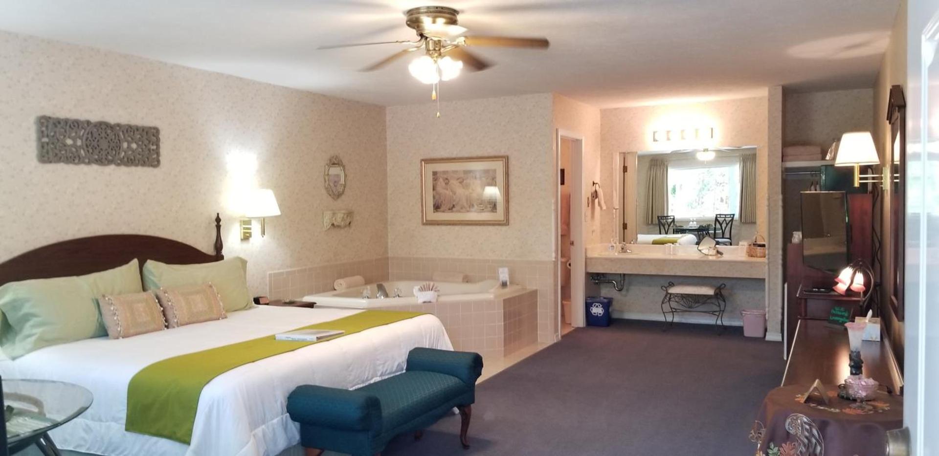 Evening Shade Inn photo 97