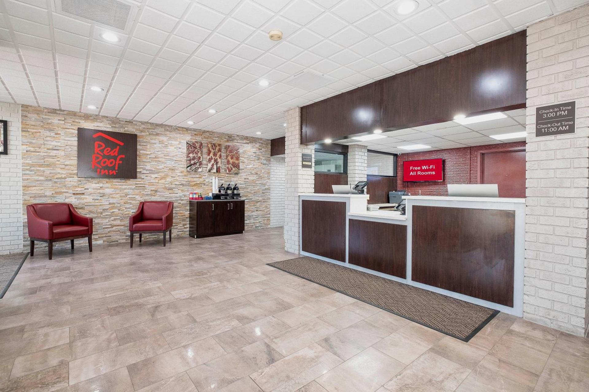 Red Roof Inn Roanoke Rapids photo 6