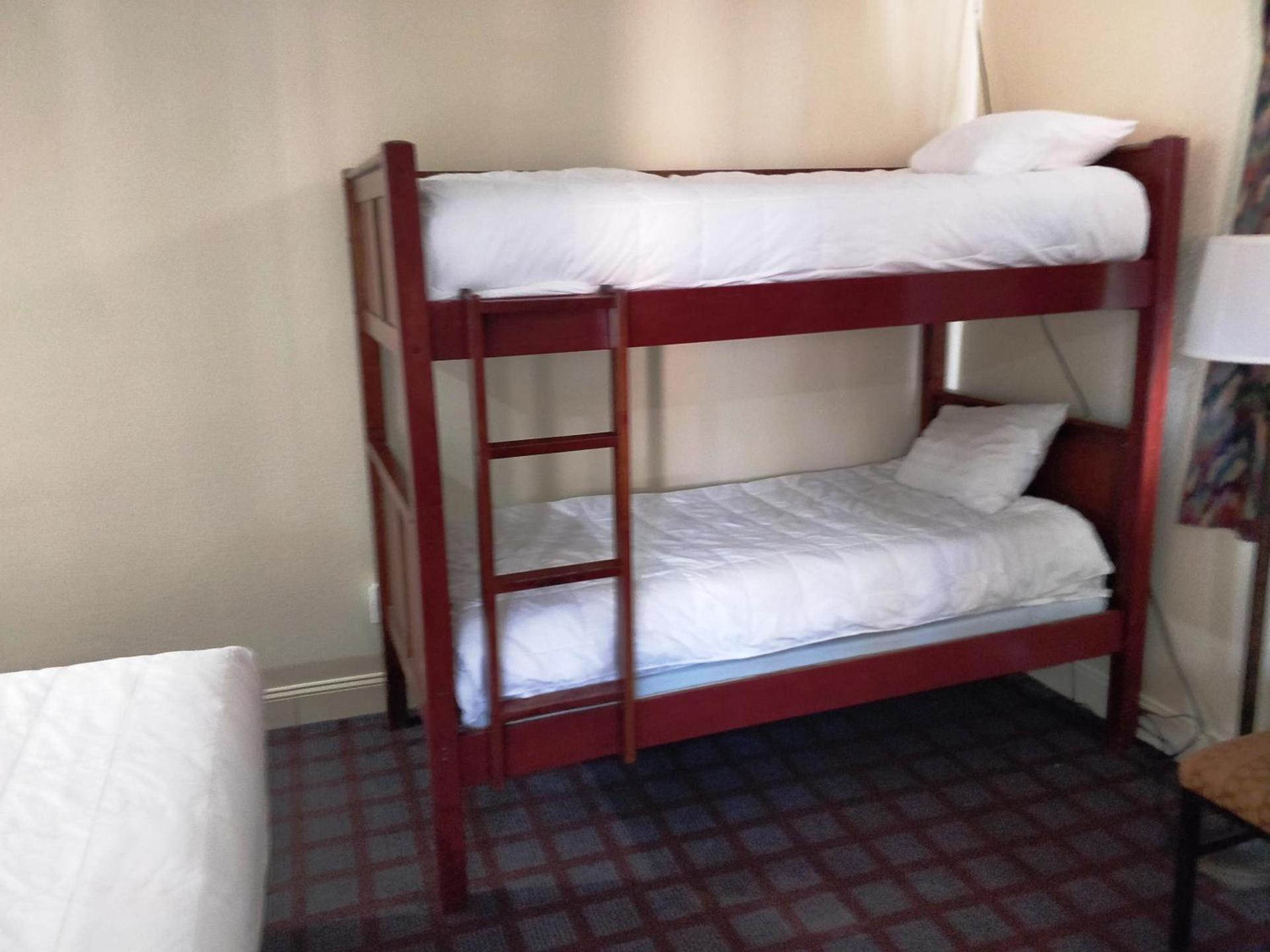 Ventura Grand Inn photo 18