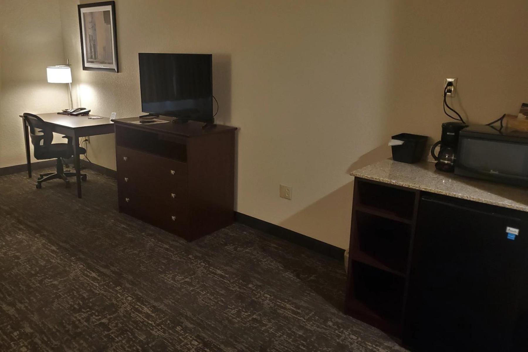 Cobblestone Suites - Oshkosh photo 45