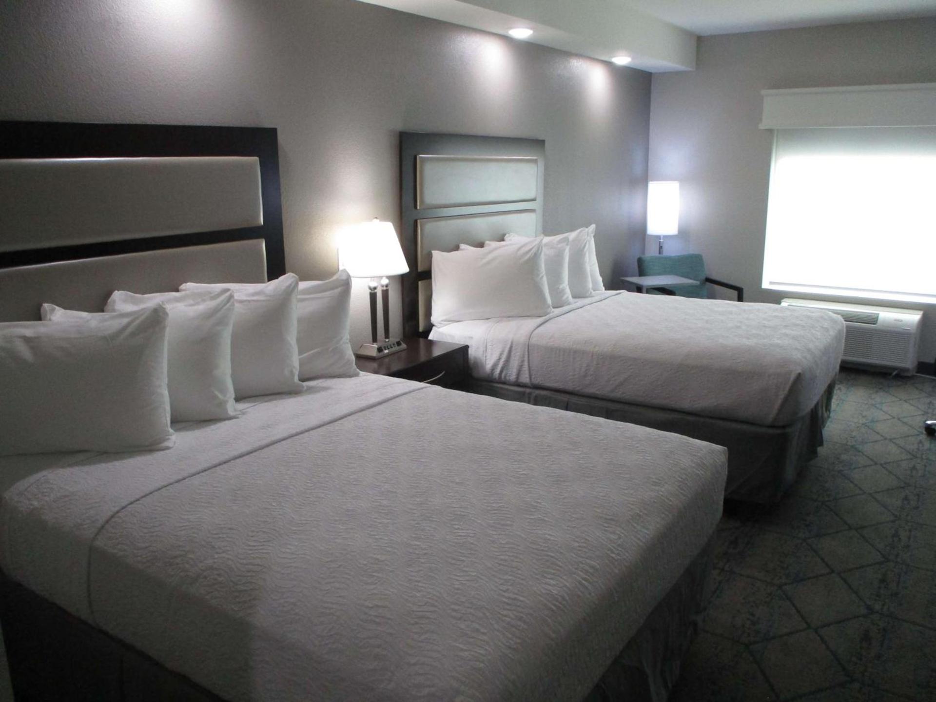Best Western Plus McPherson photo 4