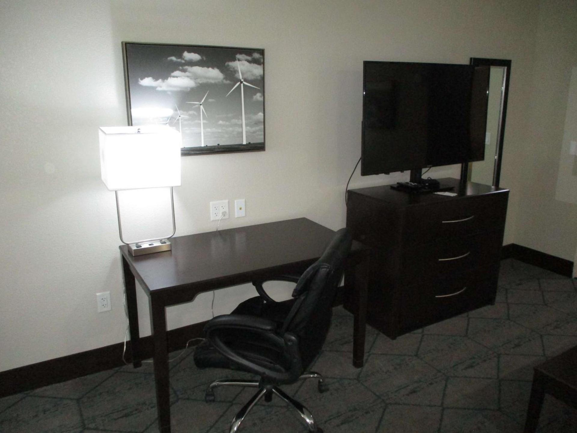 Best Western Plus McPherson photo 17