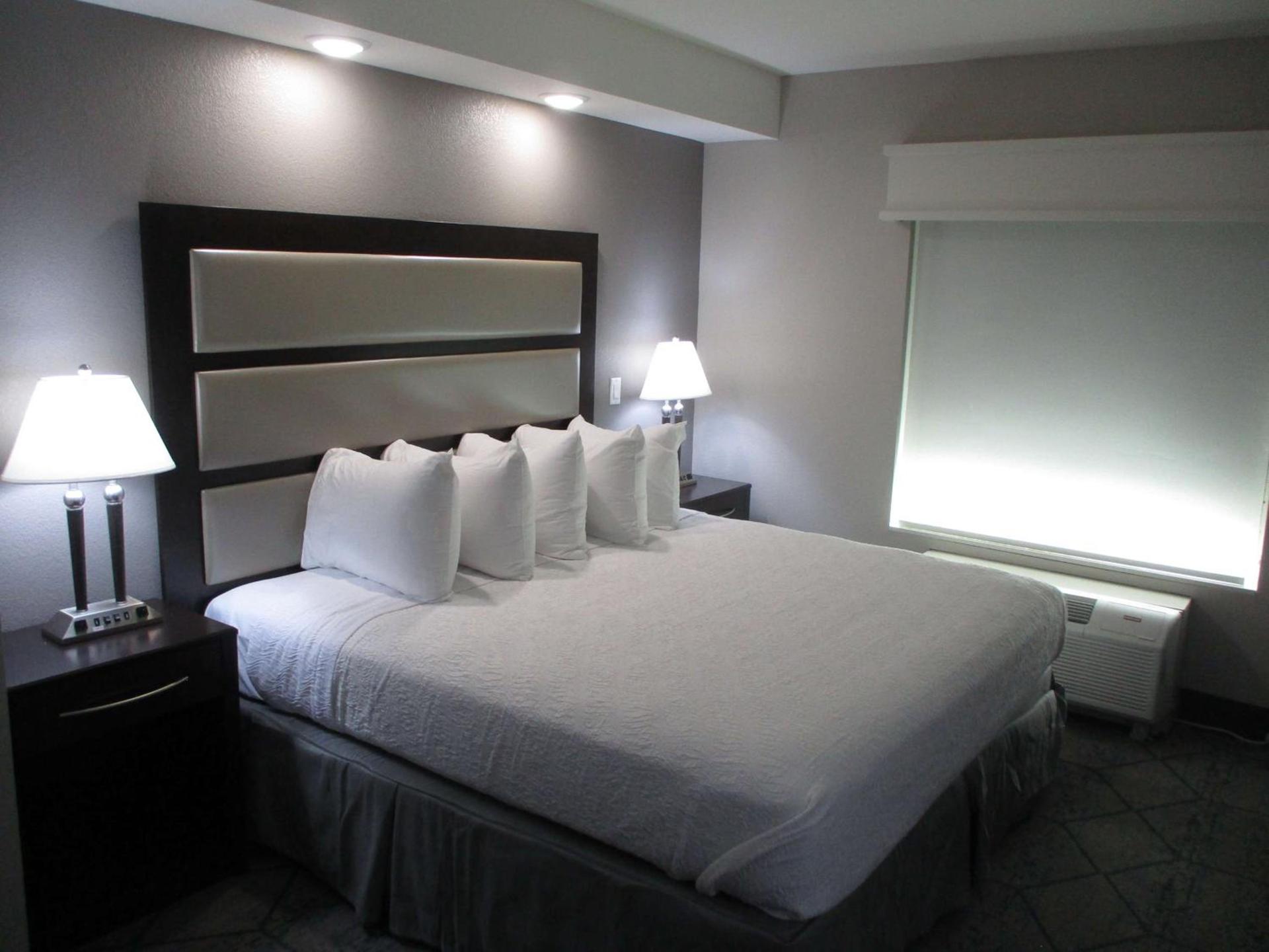 Best Western Plus McPherson photo 10