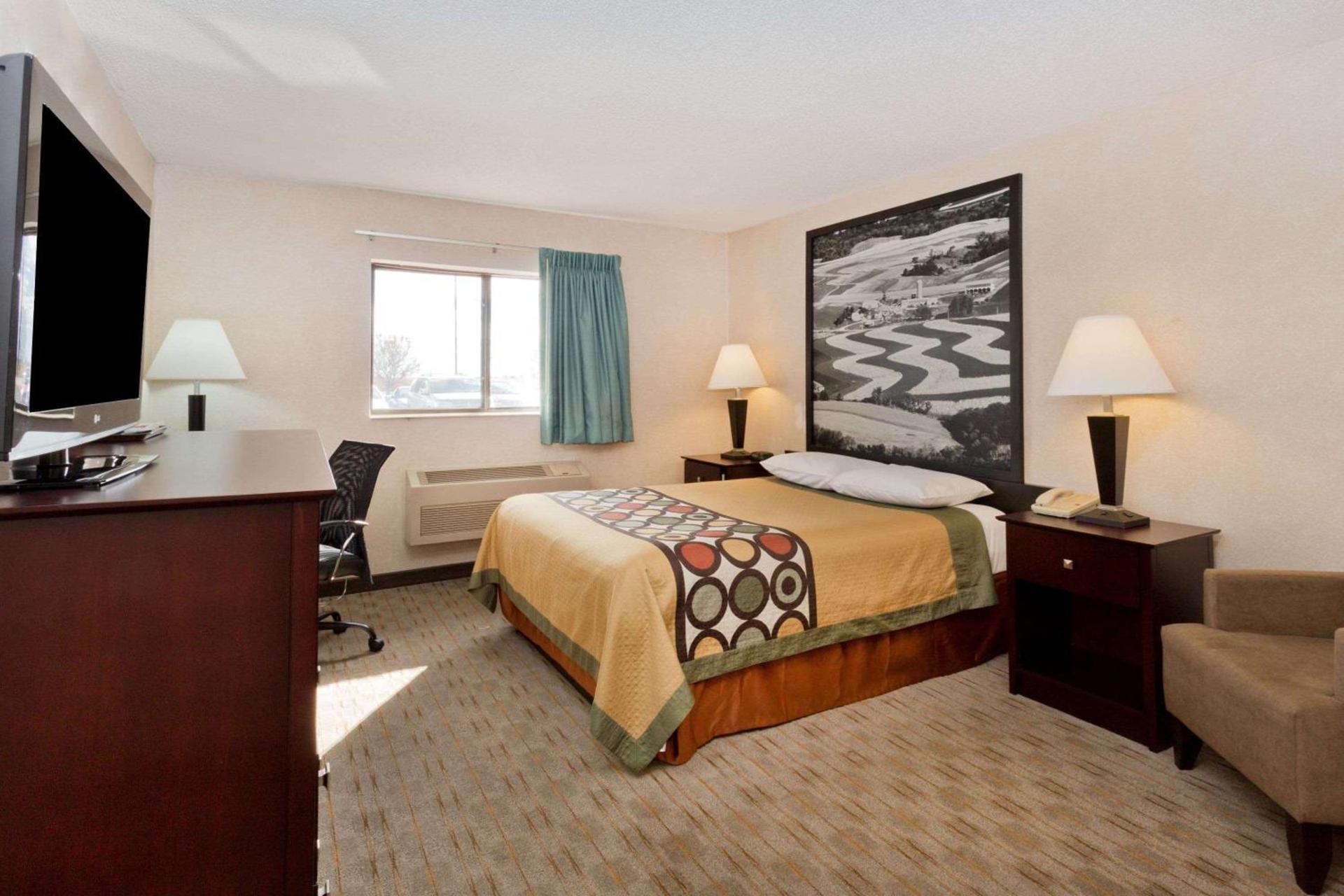 Super 8 by Wyndham Rochelle photo 9