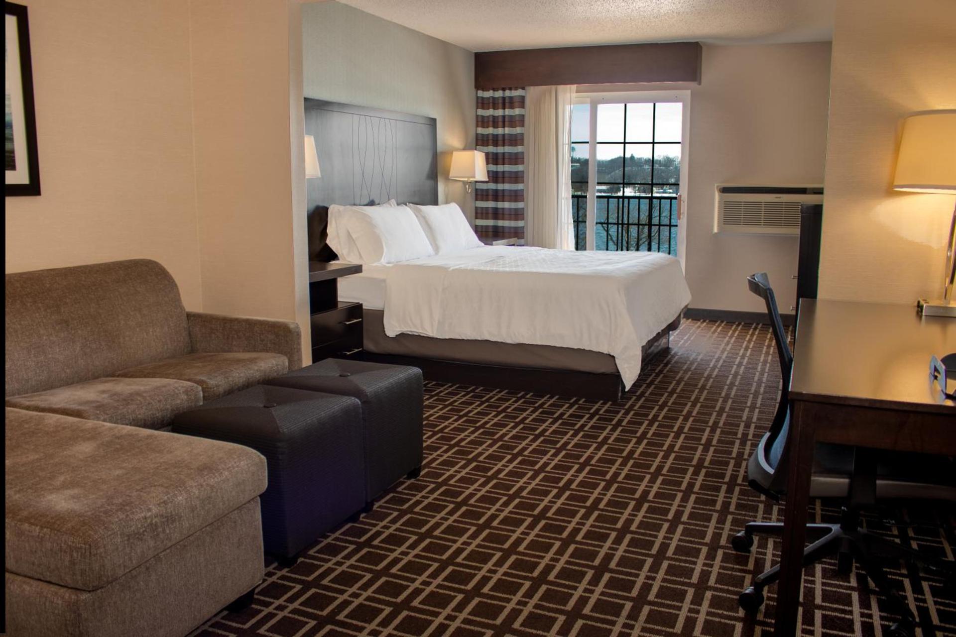 Holiday Inn Express Le Claire Riverfront-Davenport by IHG photo 29