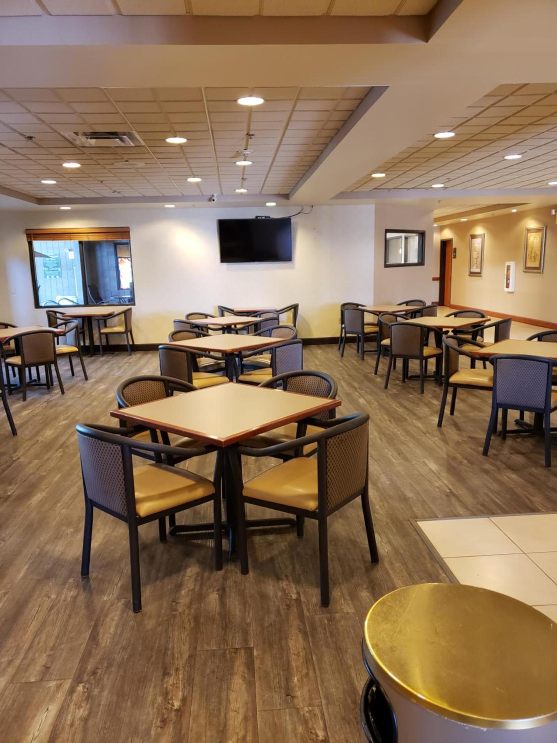 Wingate by Wyndham Coon Rapids photo 19