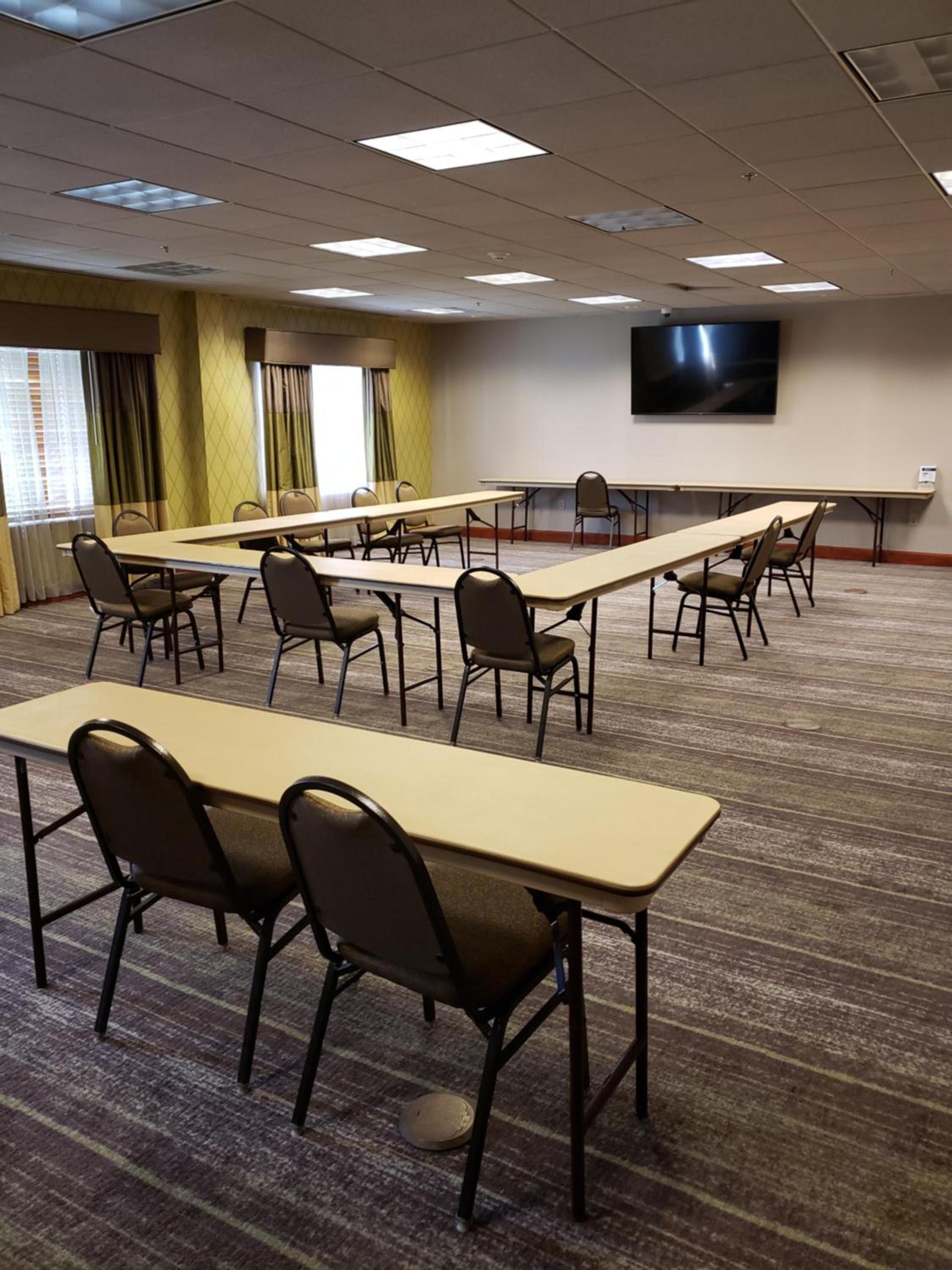 Wingate by Wyndham Coon Rapids photo 27