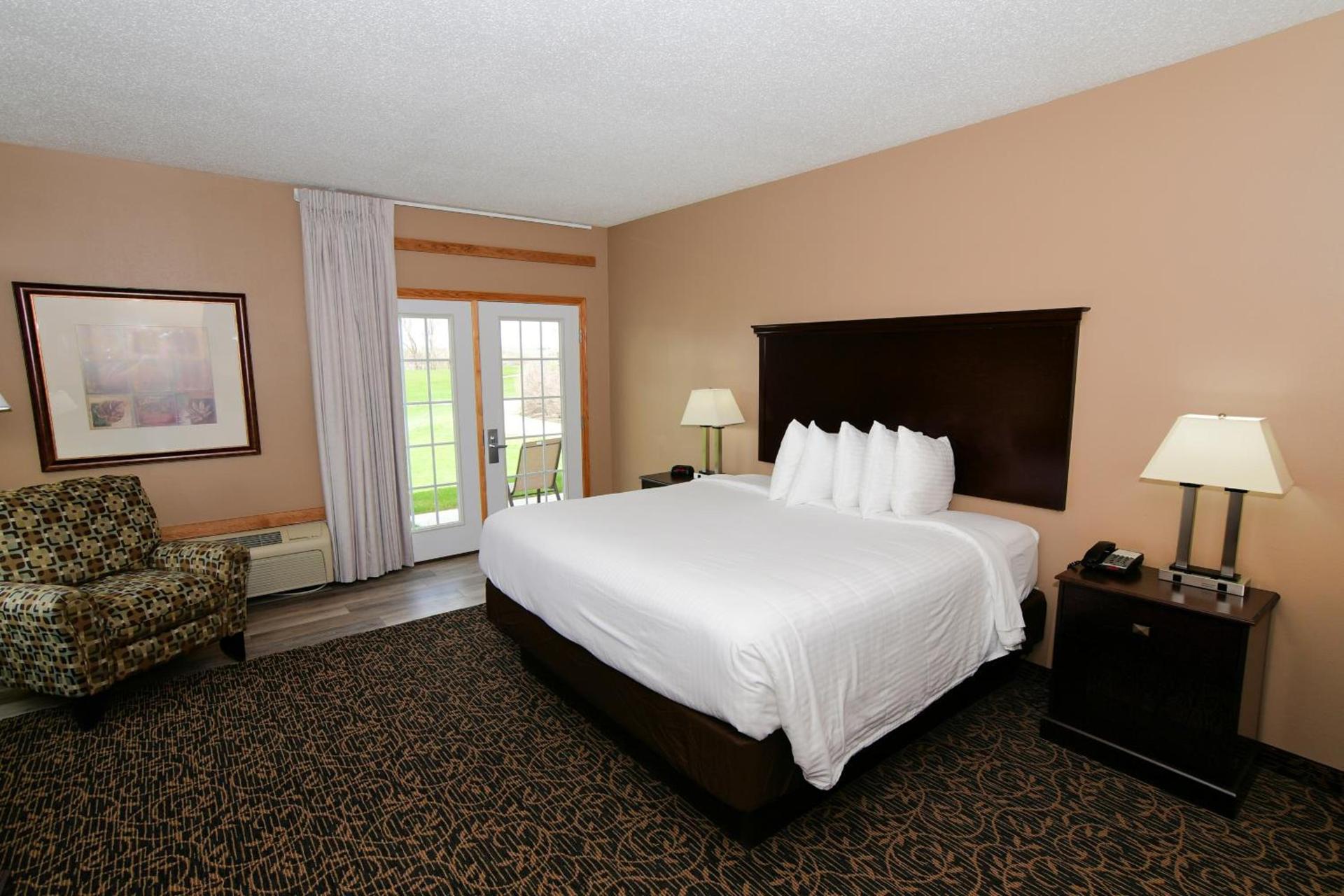 Cobblestone Inn & Suites - Denison | Majestic Hills photo 39