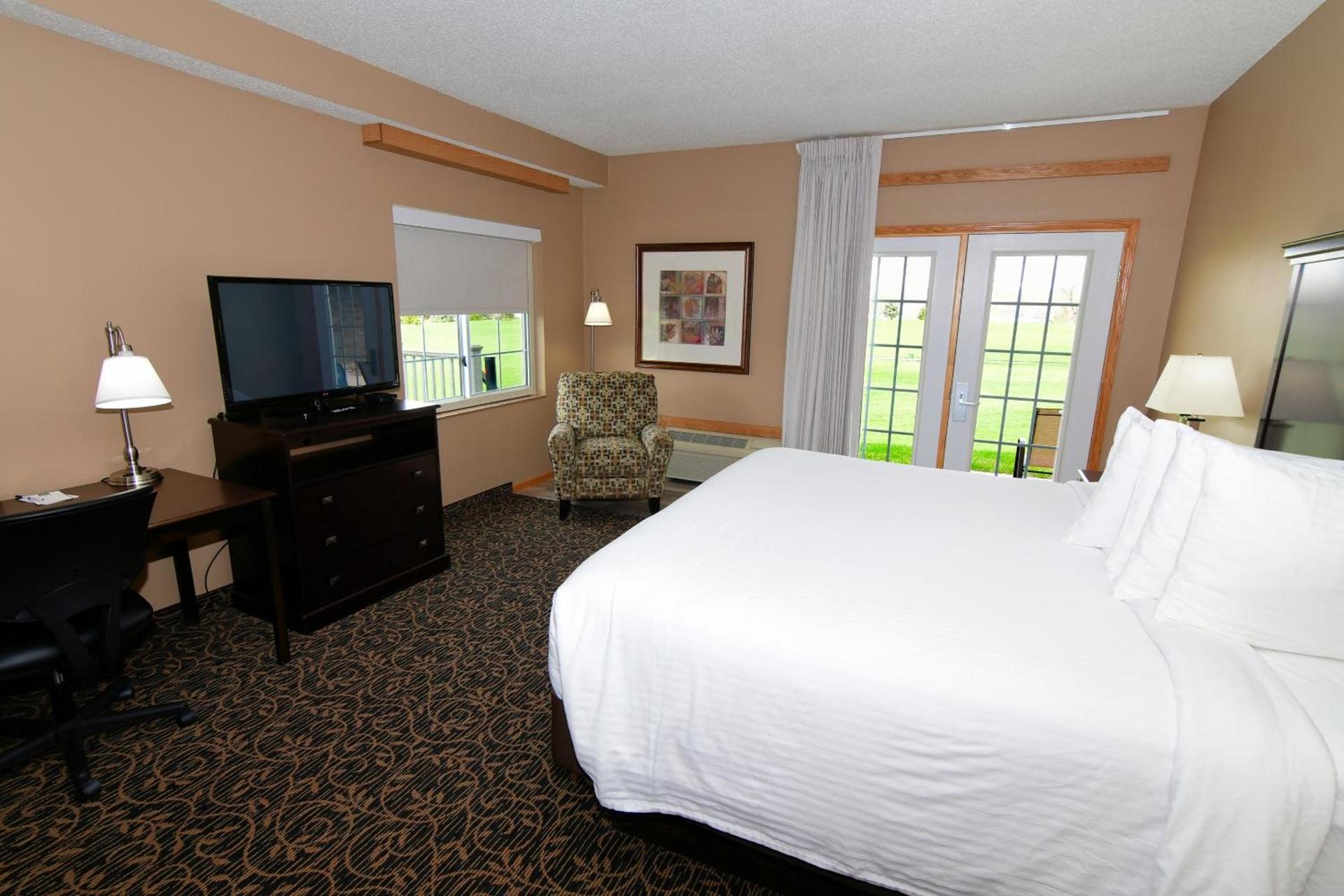Cobblestone Inn & Suites - Denison | Majestic Hills photo 37