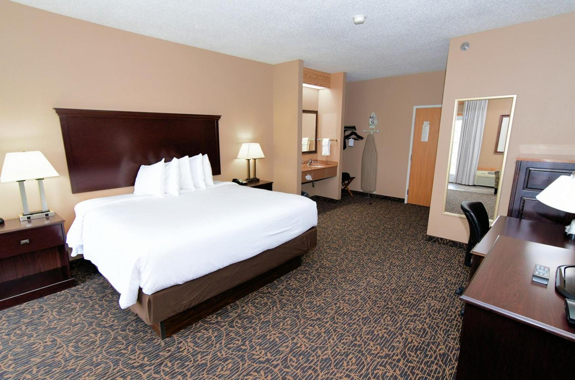 Cobblestone Inn & Suites - Denison | Majestic Hills photo 41