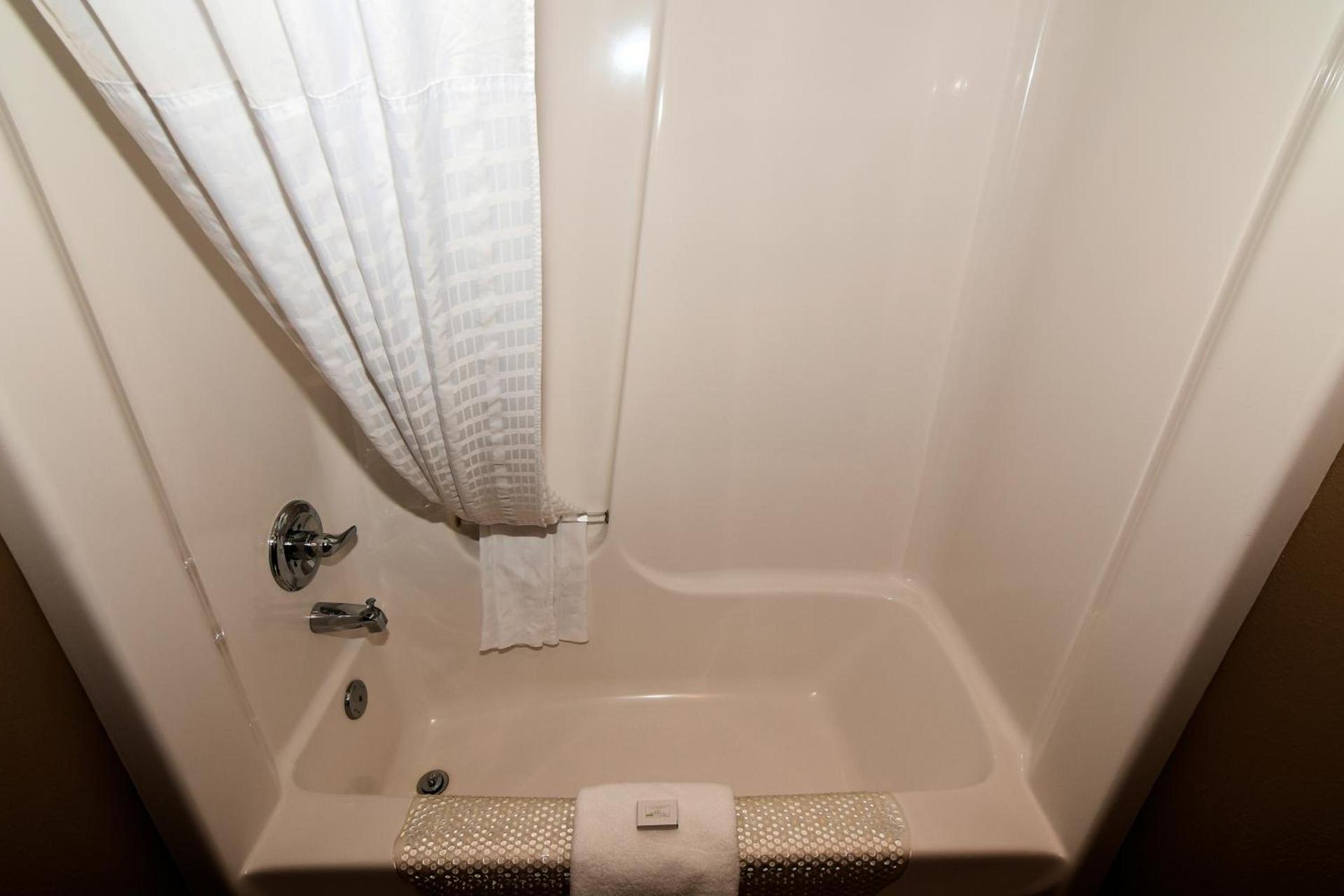 Cobblestone Inn & Suites - Denison | Majestic Hills photo 42