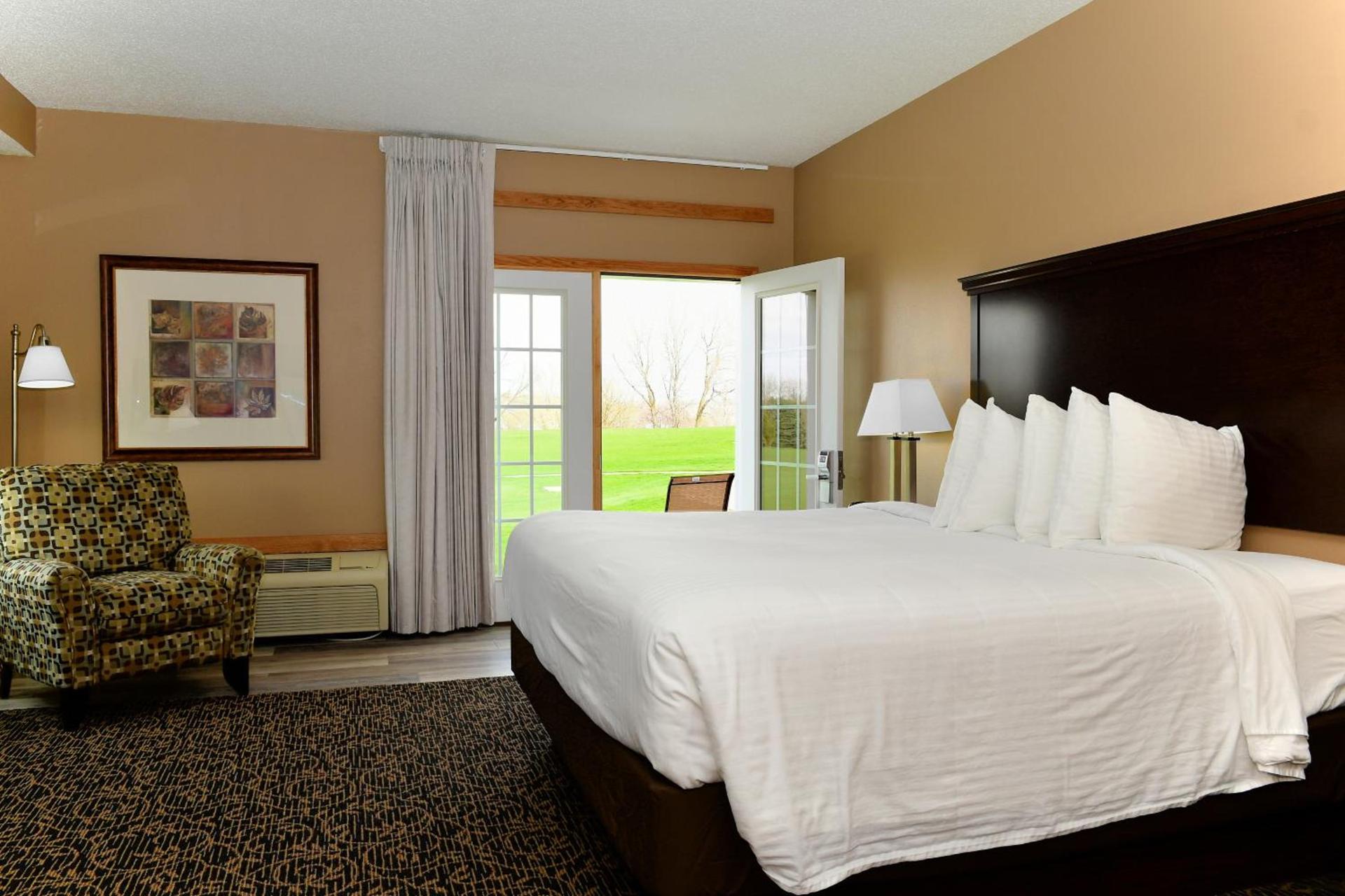 Cobblestone Inn & Suites - Denison | Majestic Hills photo 51