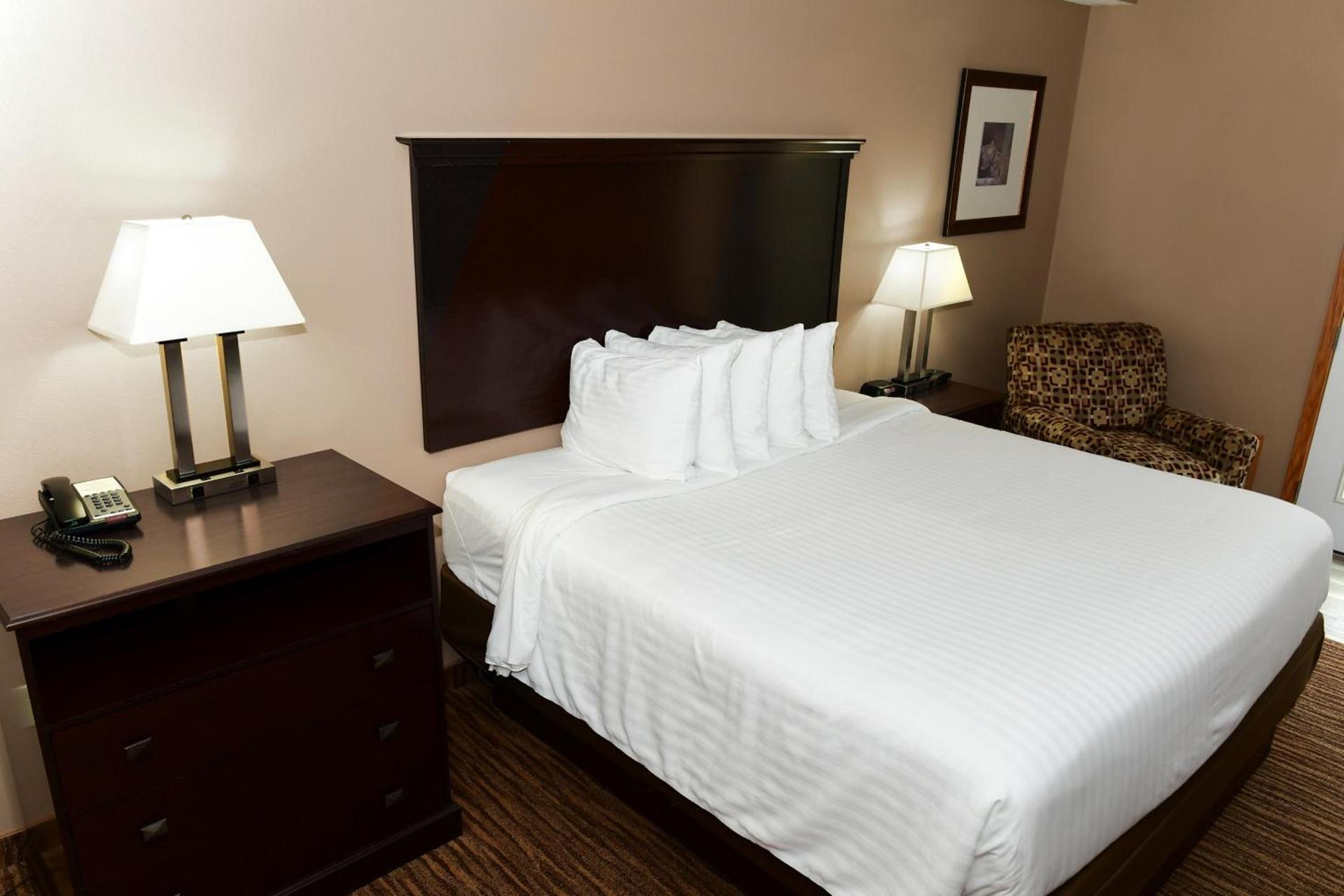 Cobblestone Inn & Suites - Denison | Majestic Hills photo 57