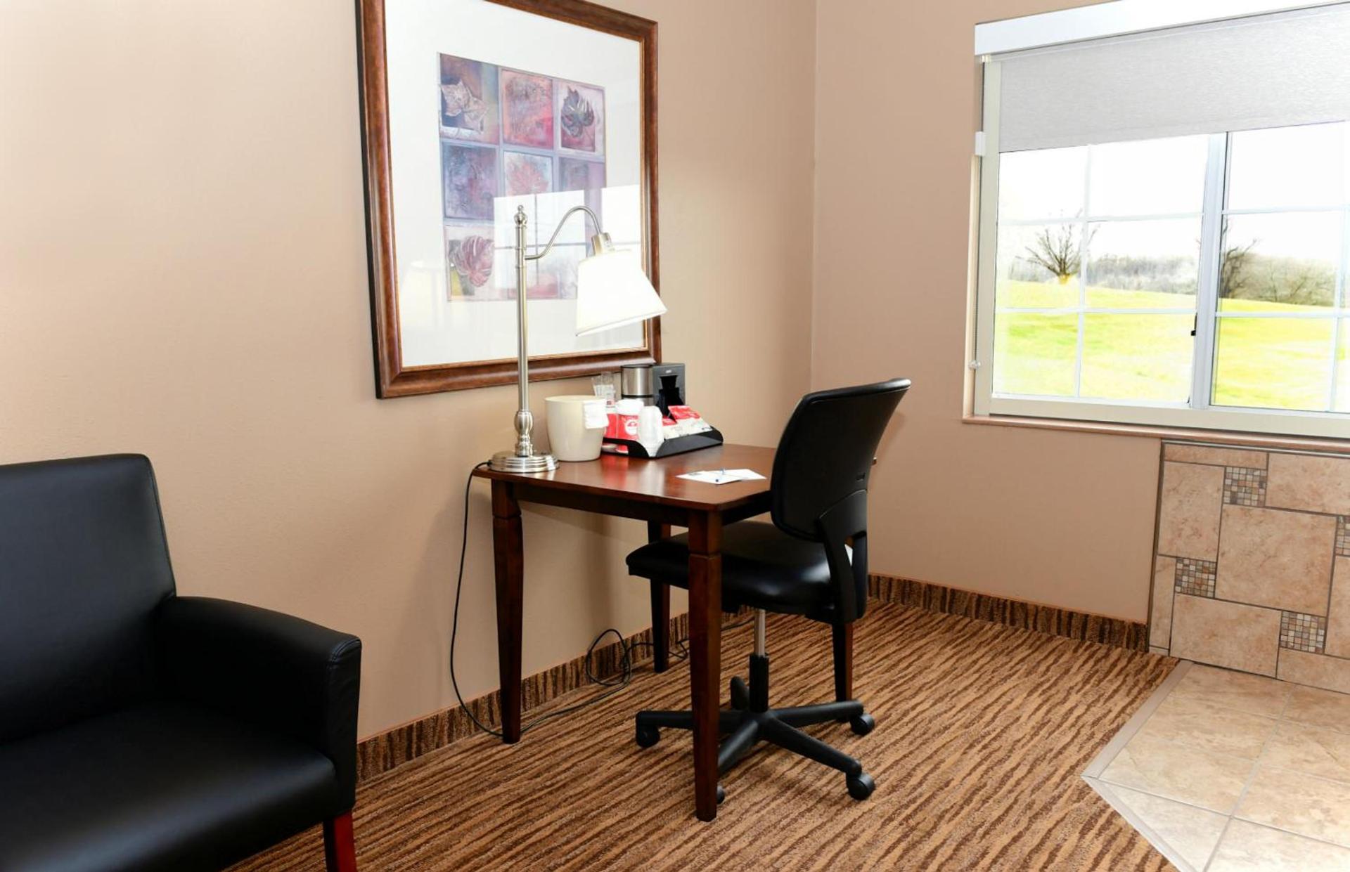 Cobblestone Inn & Suites - Denison | Majestic Hills photo 58
