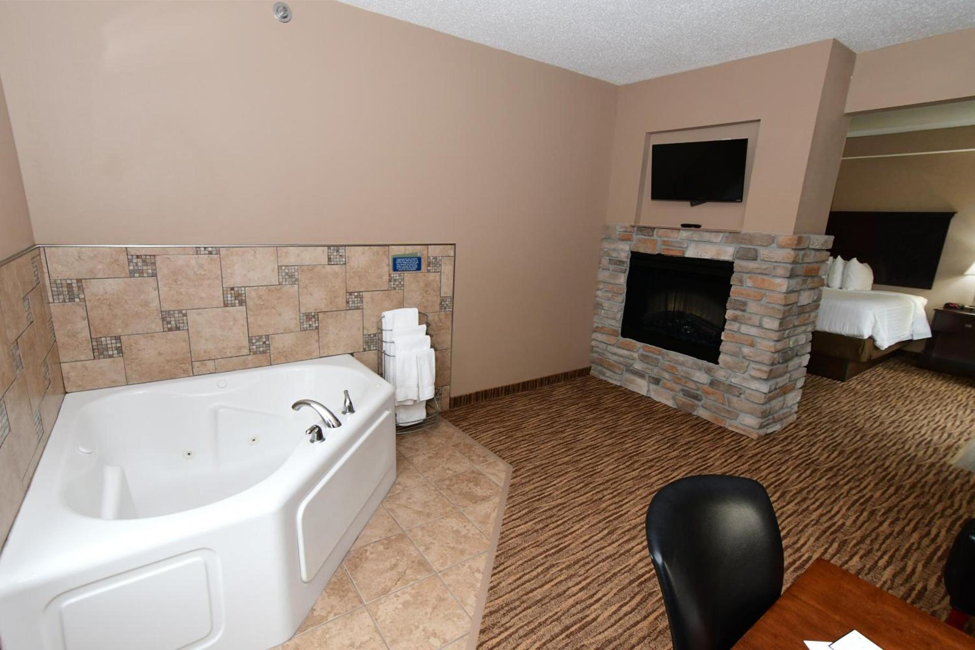 Cobblestone Inn & Suites - Denison | Majestic Hills photo 67
