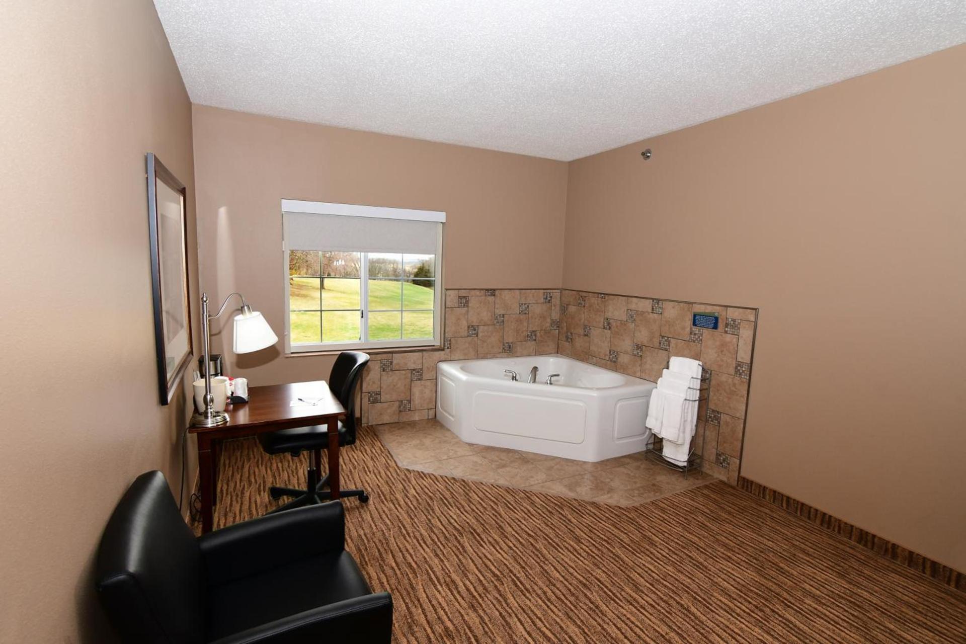 Cobblestone Inn & Suites - Denison | Majestic Hills photo 56