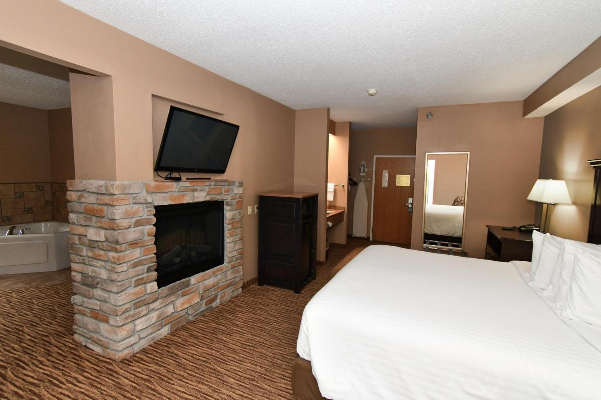 Cobblestone Inn & Suites - Denison | Majestic Hills photo 62