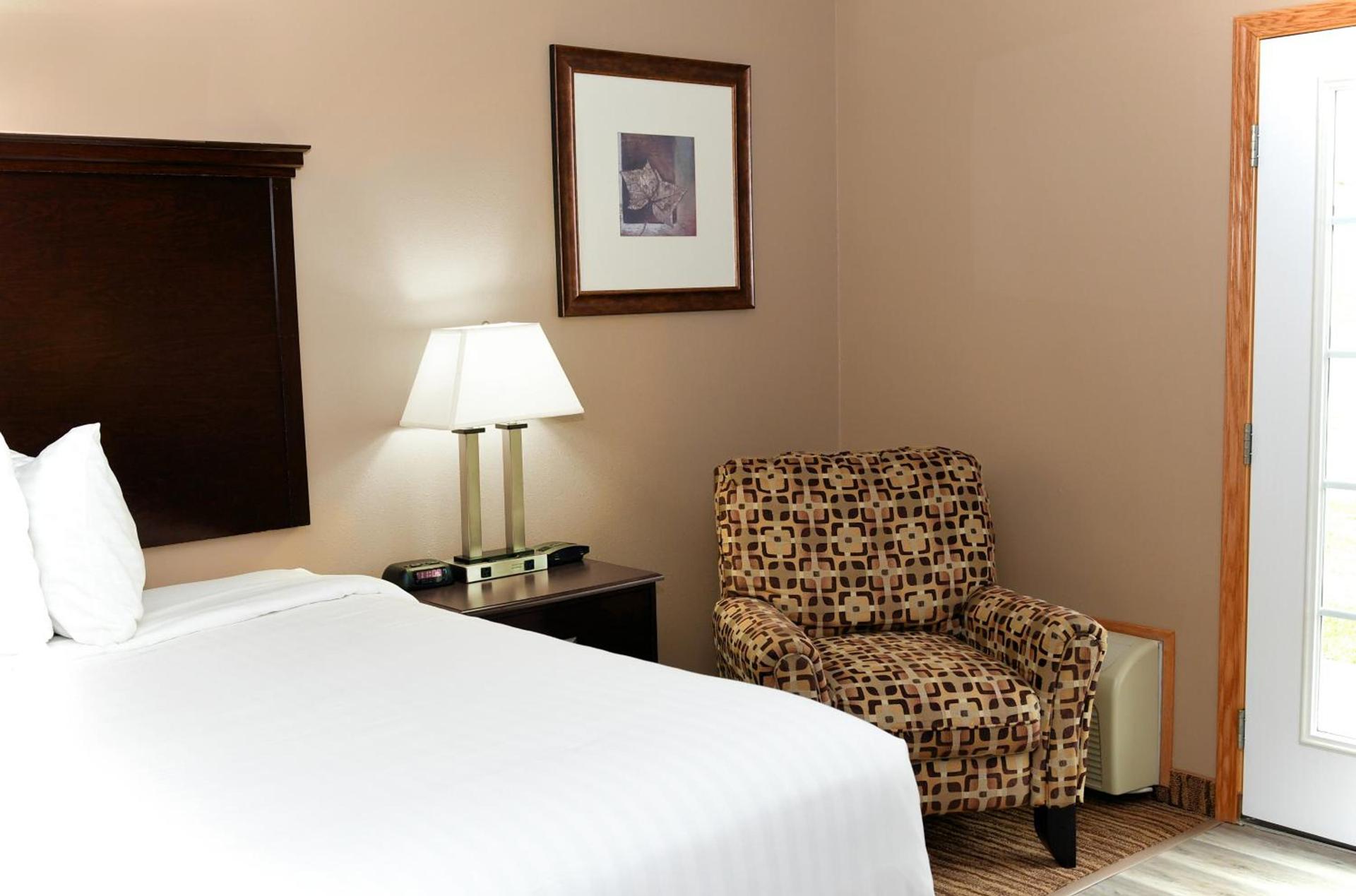Cobblestone Inn & Suites - Denison | Majestic Hills photo 61