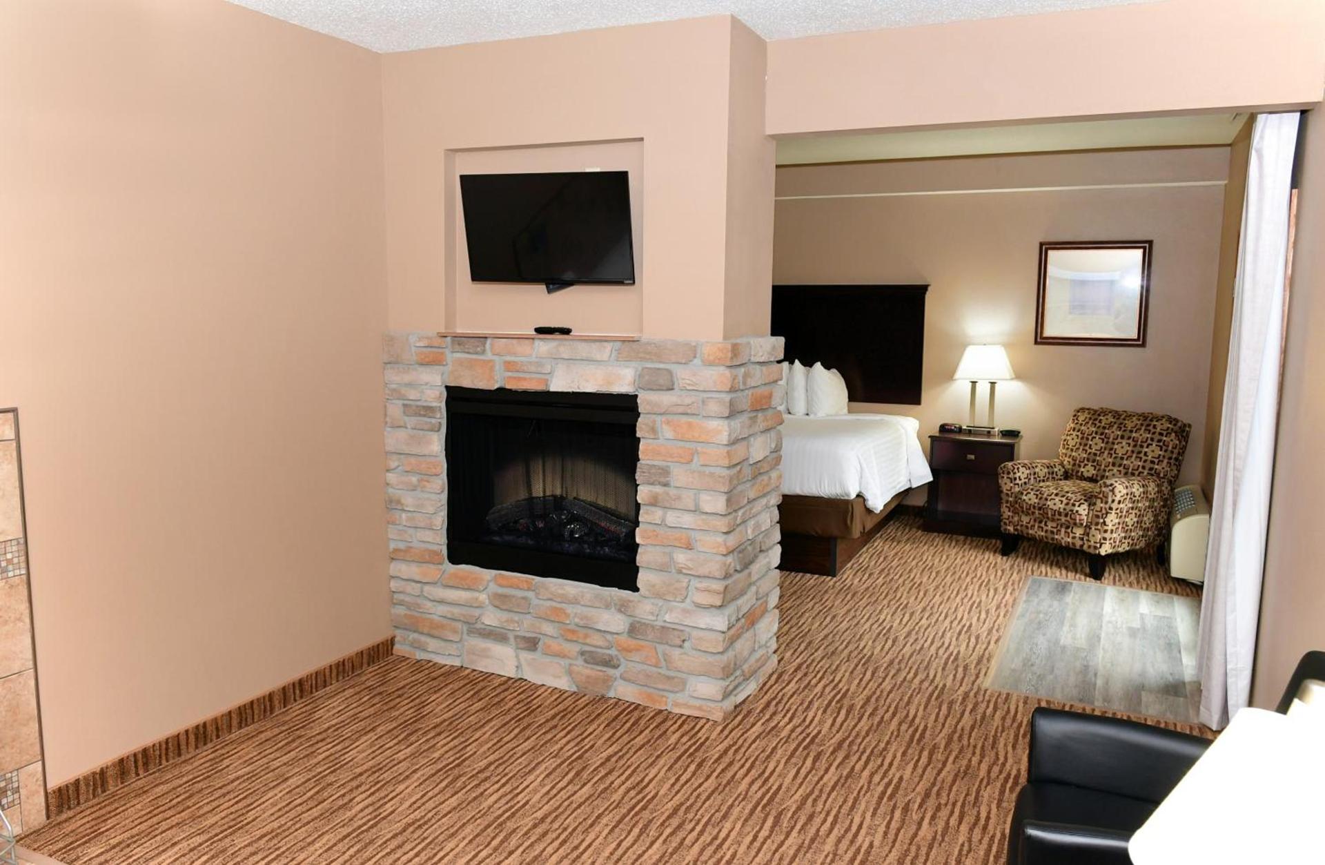 Cobblestone Inn & Suites - Denison | Majestic Hills photo 66